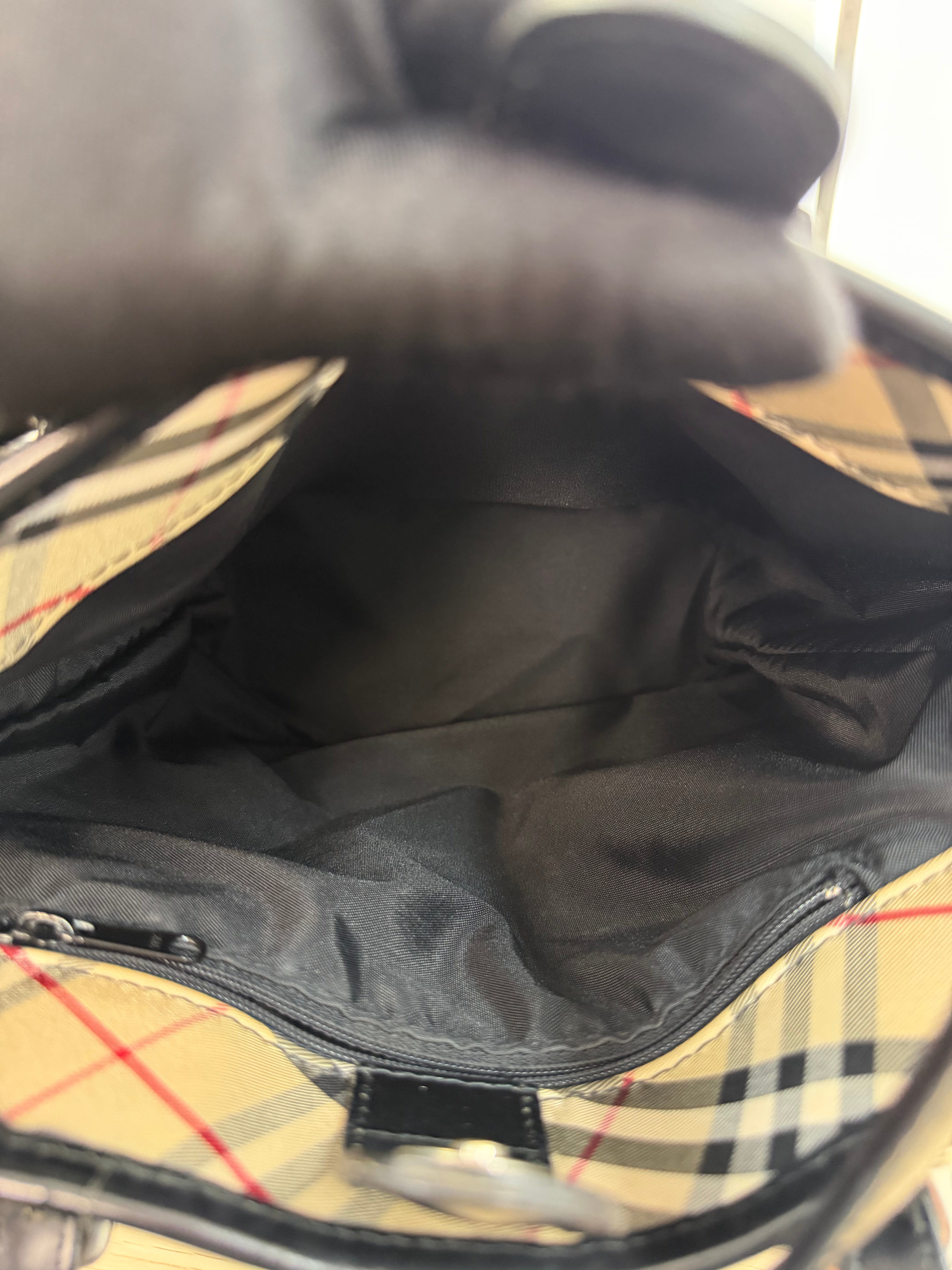 Borsa a Secchiello Nera in Nylon di Burberry