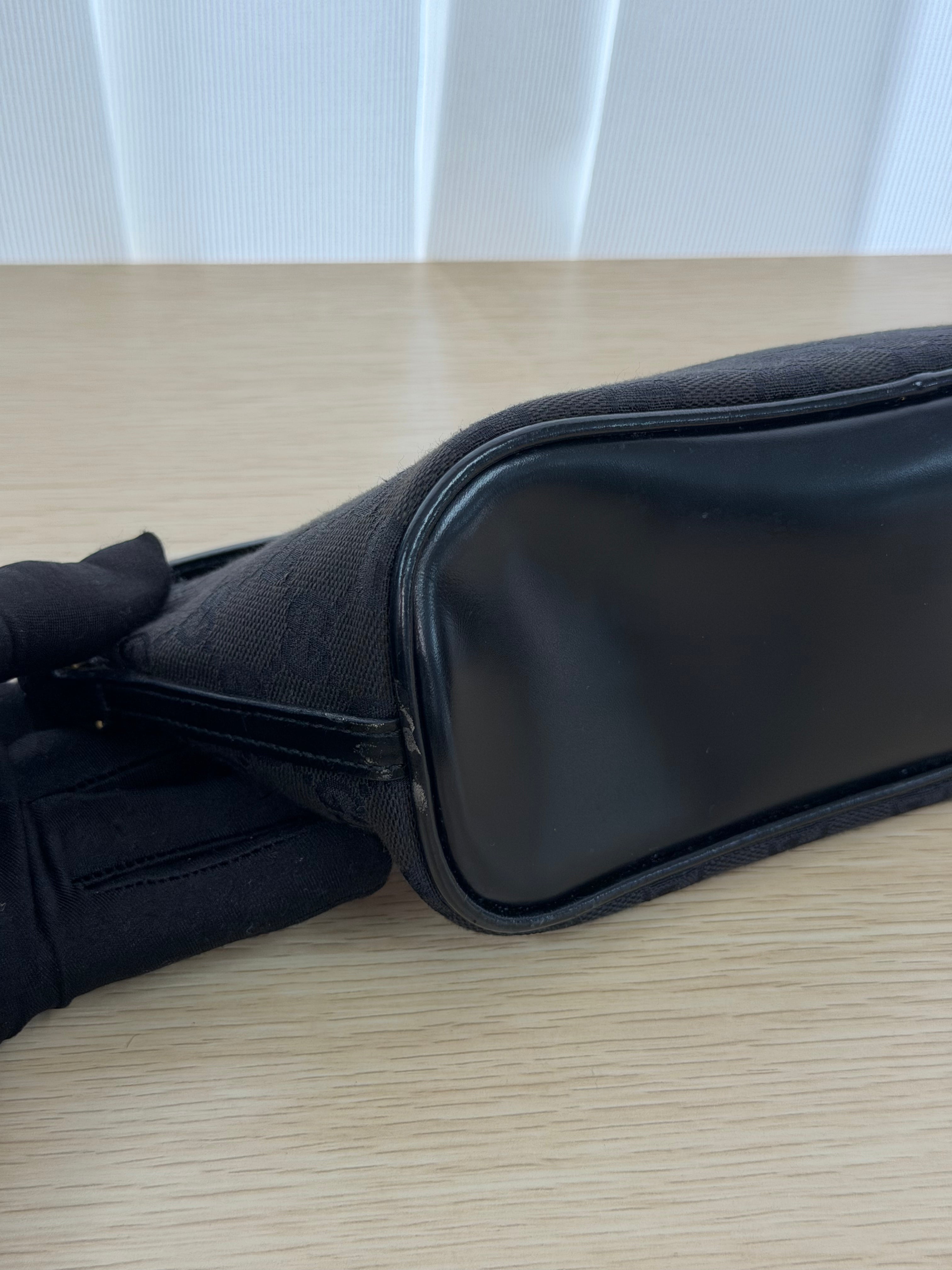 Borsa Pochette Vintage in Tessuto GG Nero di Gucci
