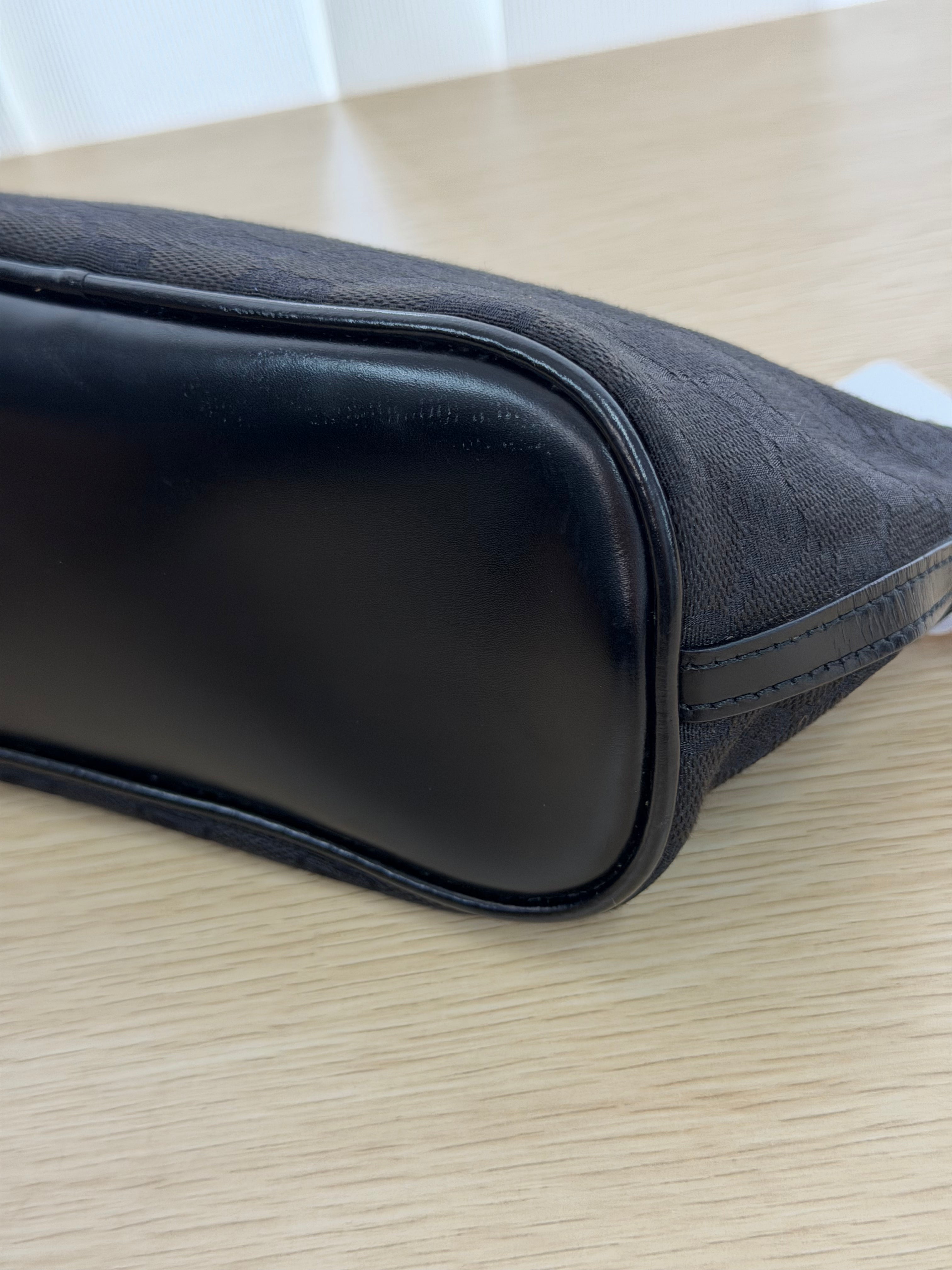 Borsa Pochette Vintage in Tessuto GG Nero di Gucci
