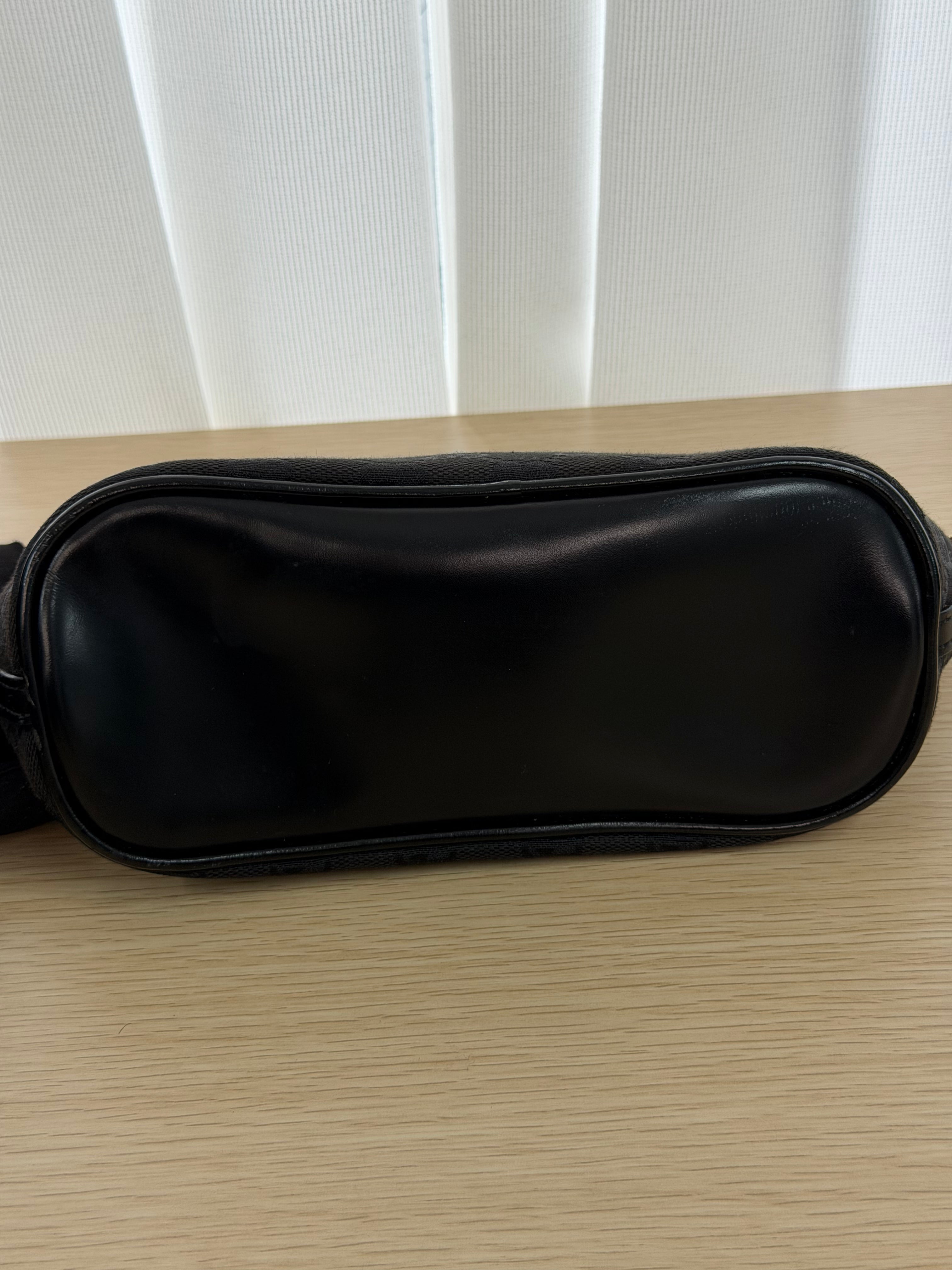 Borsa Pochette Vintage in Tessuto GG Nero di Gucci