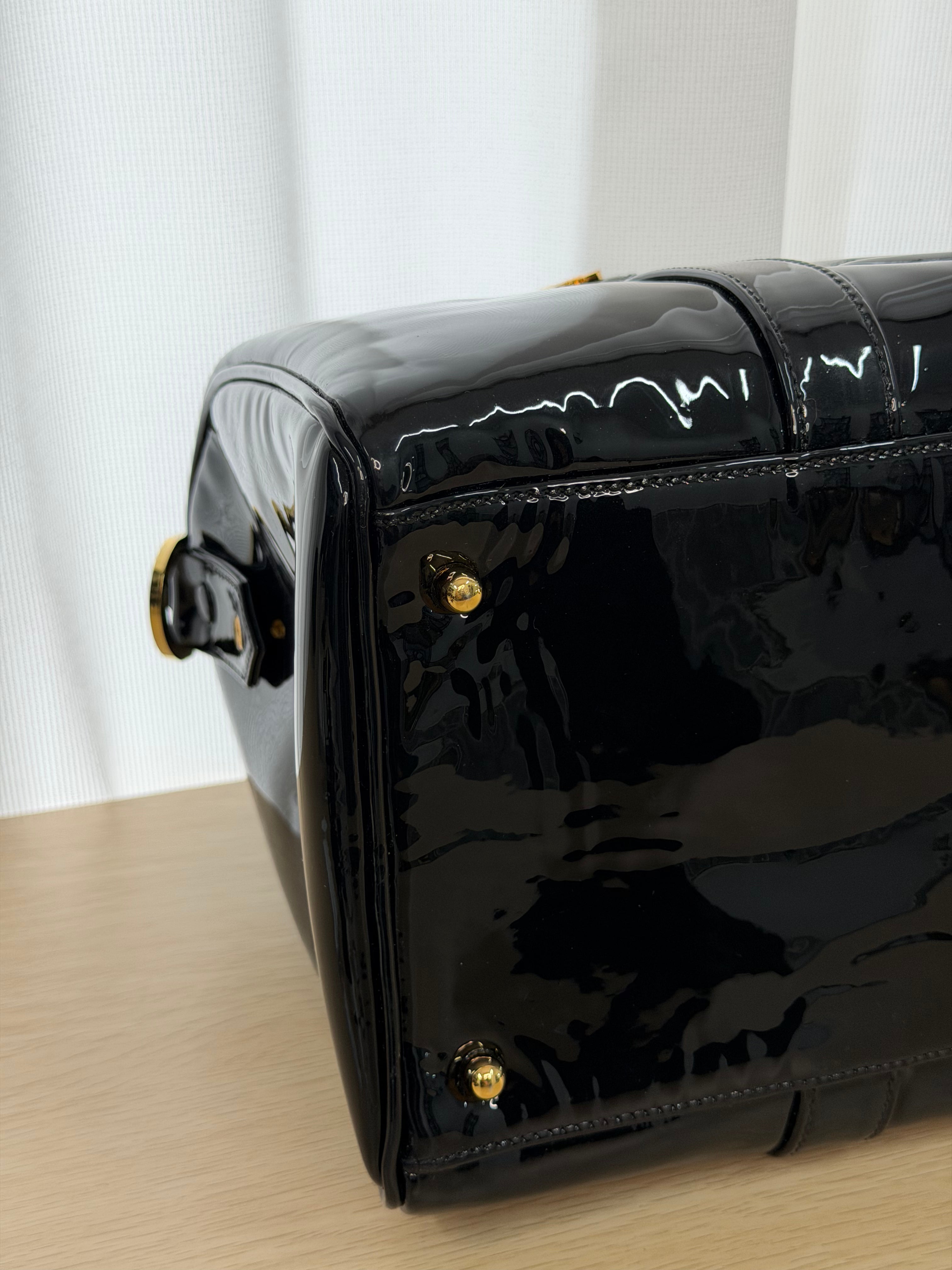 Borsa Boston Timeless CC di Chanel in Pelle Verniciata Nera