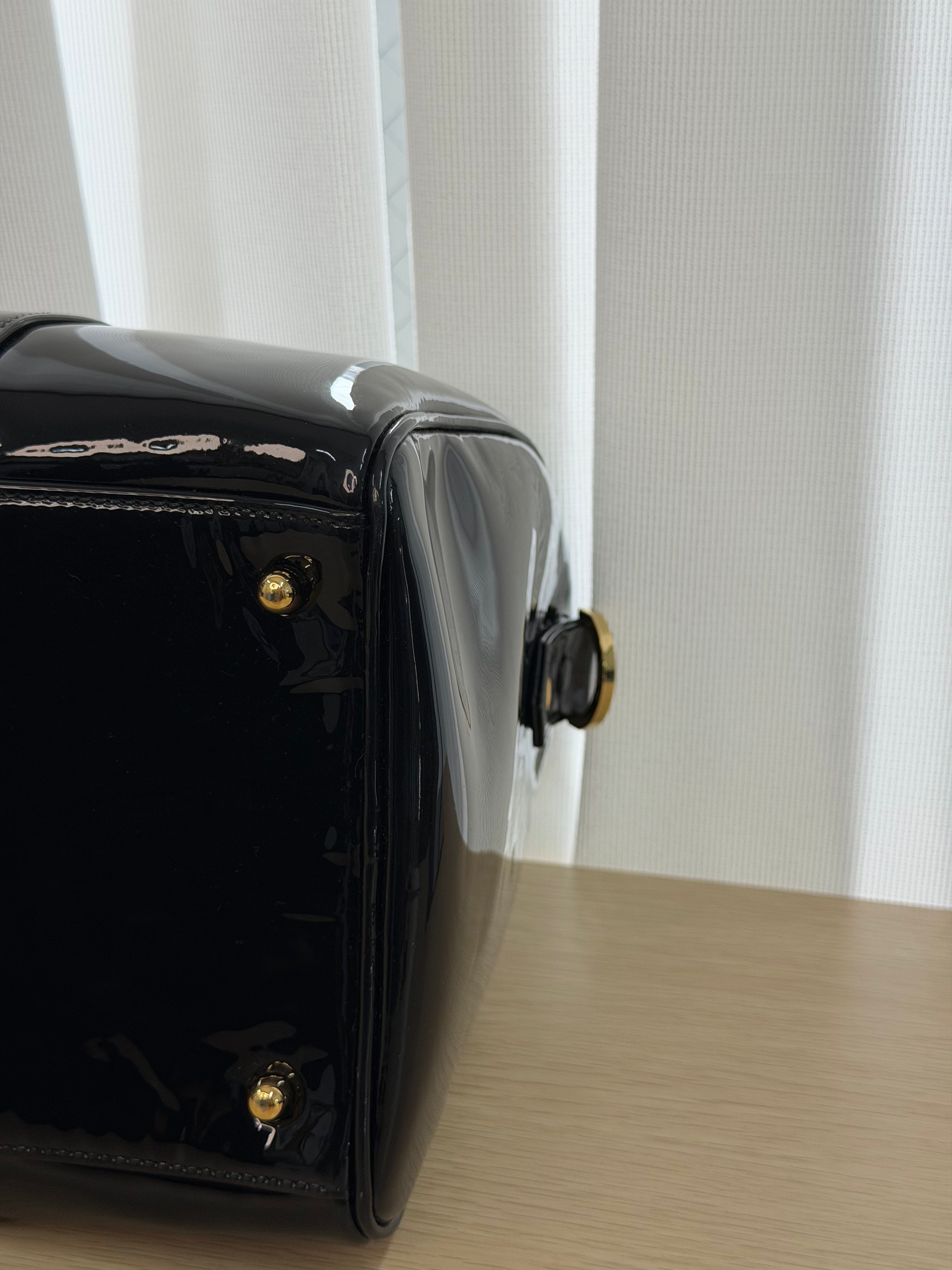 Borsa Boston Timeless CC di Chanel in Pelle Verniciata Nera