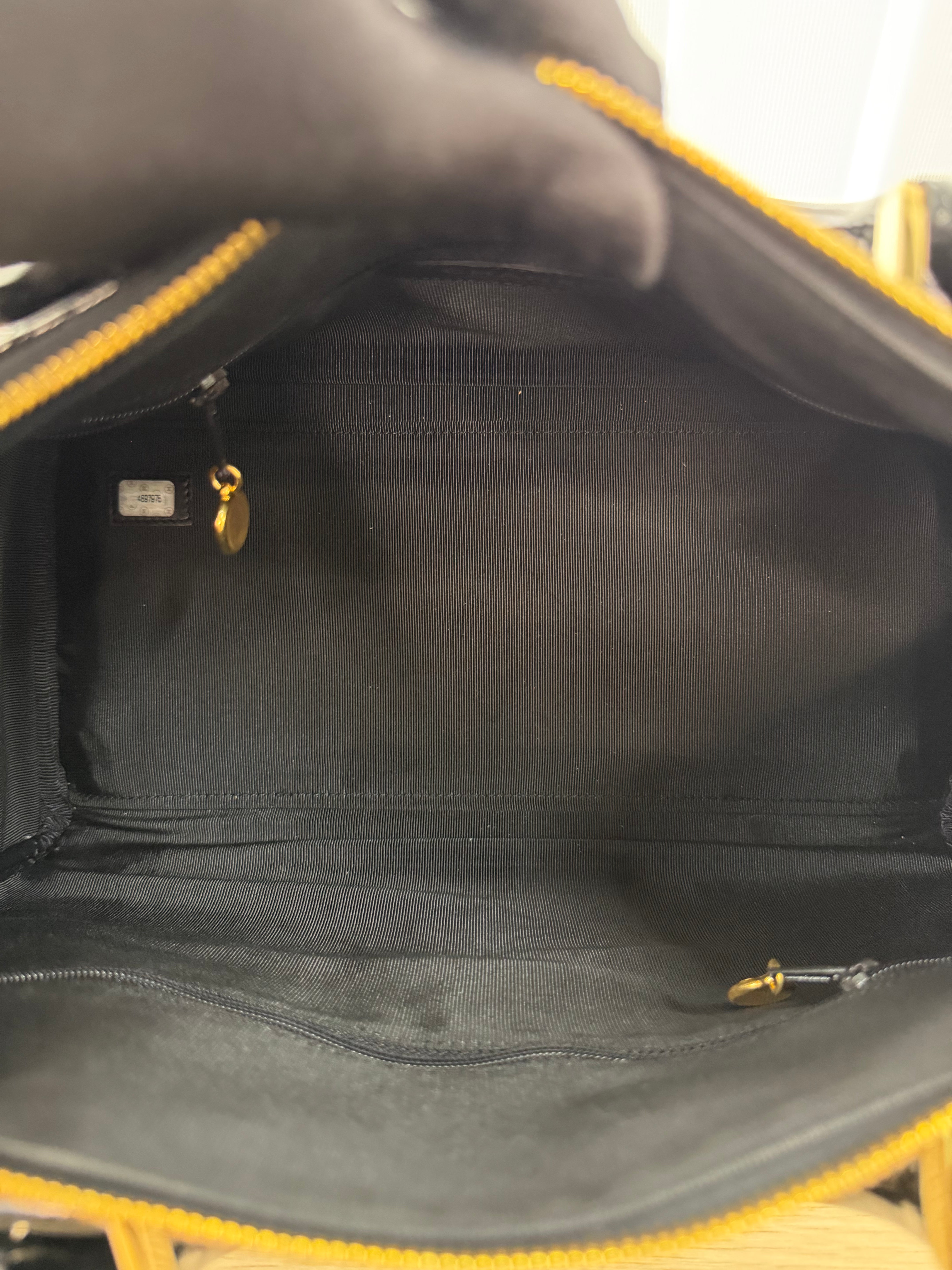 Borsa Boston Timeless CC di Chanel in Pelle Verniciata Nera