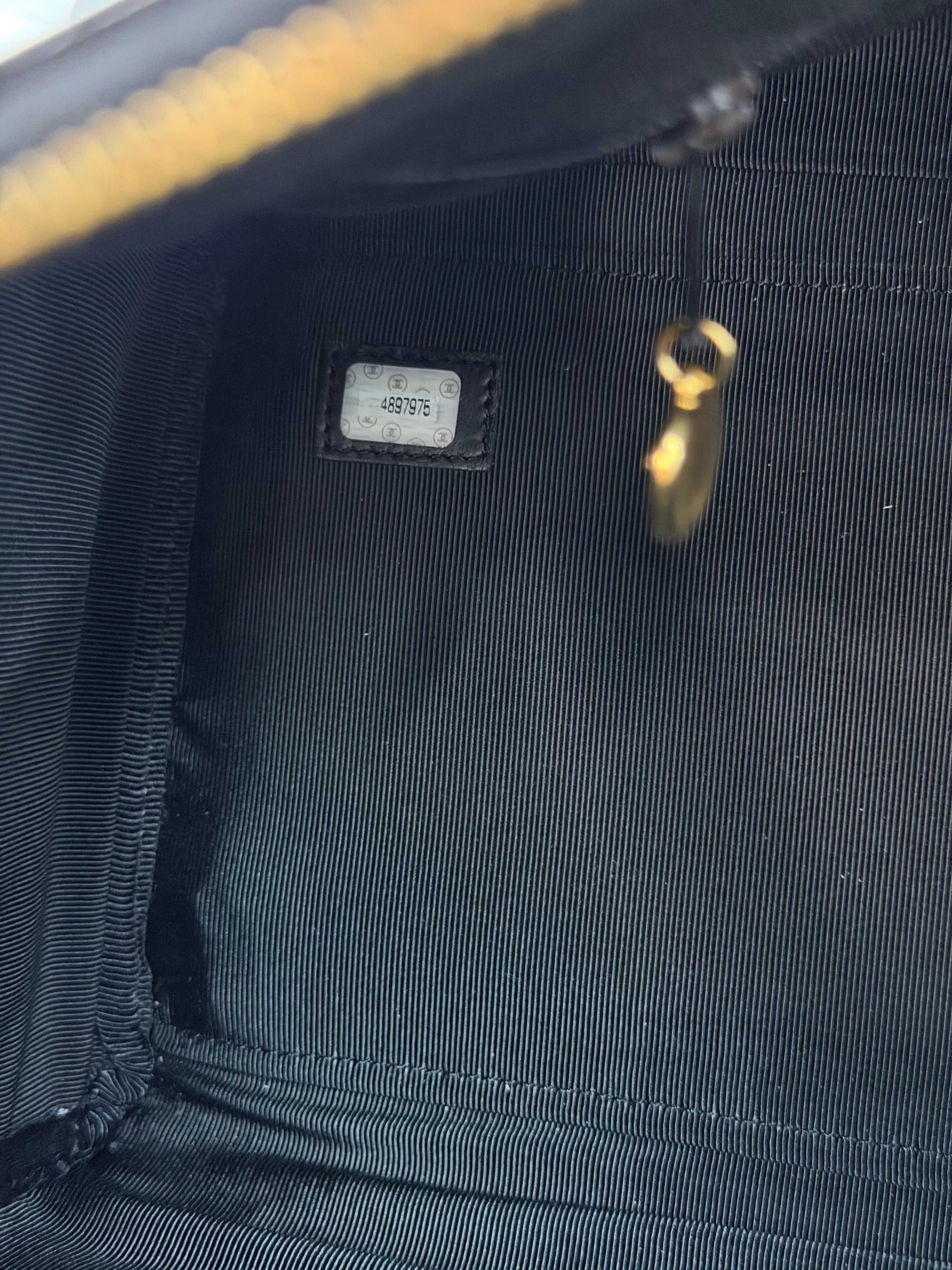 Borsa Boston Timeless CC di Chanel in Pelle Verniciata Nera