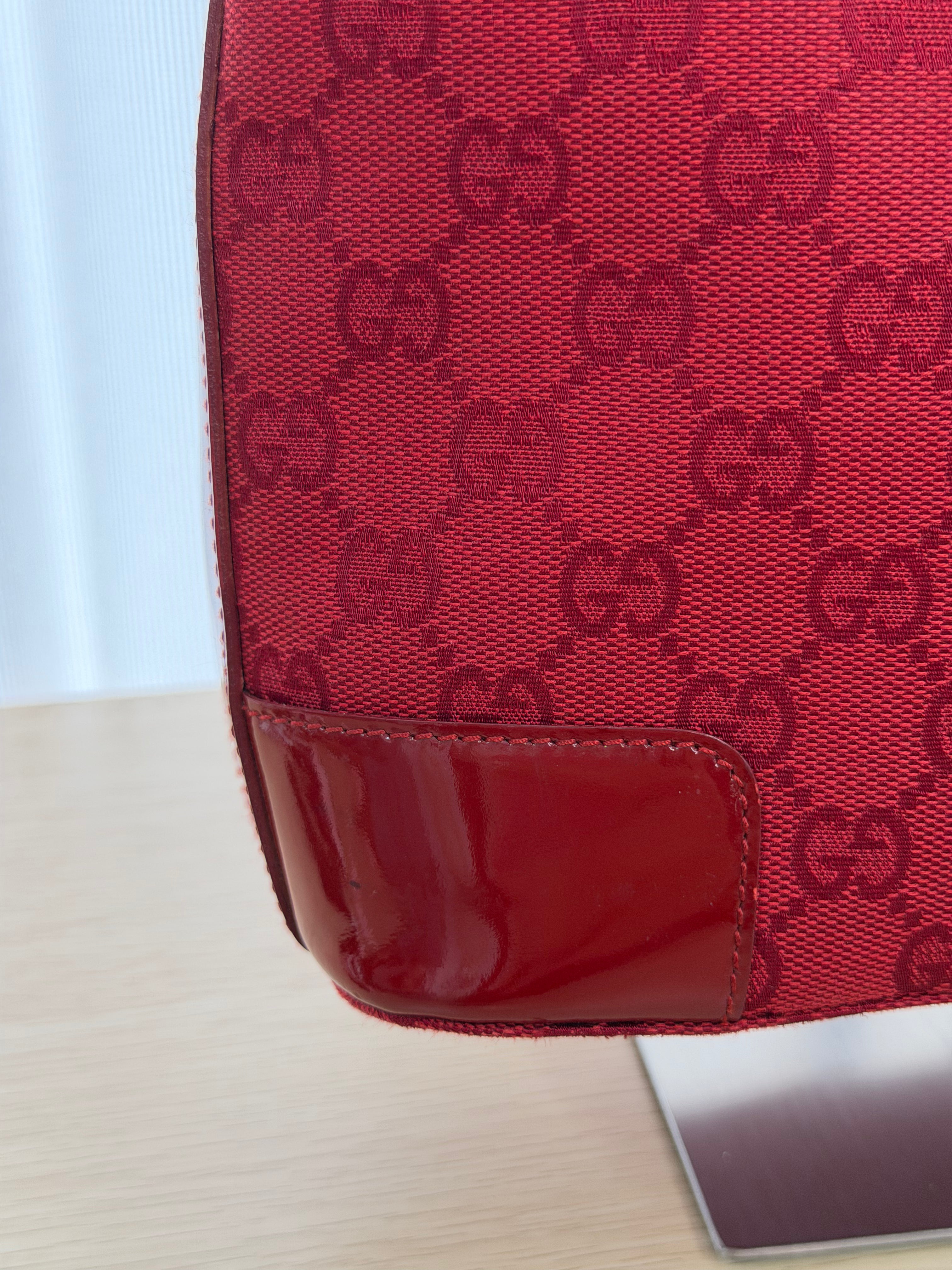 Borsa a Spalla Gucci GG Canvas Hobo in Tela Rossa con Finiture in Vernice