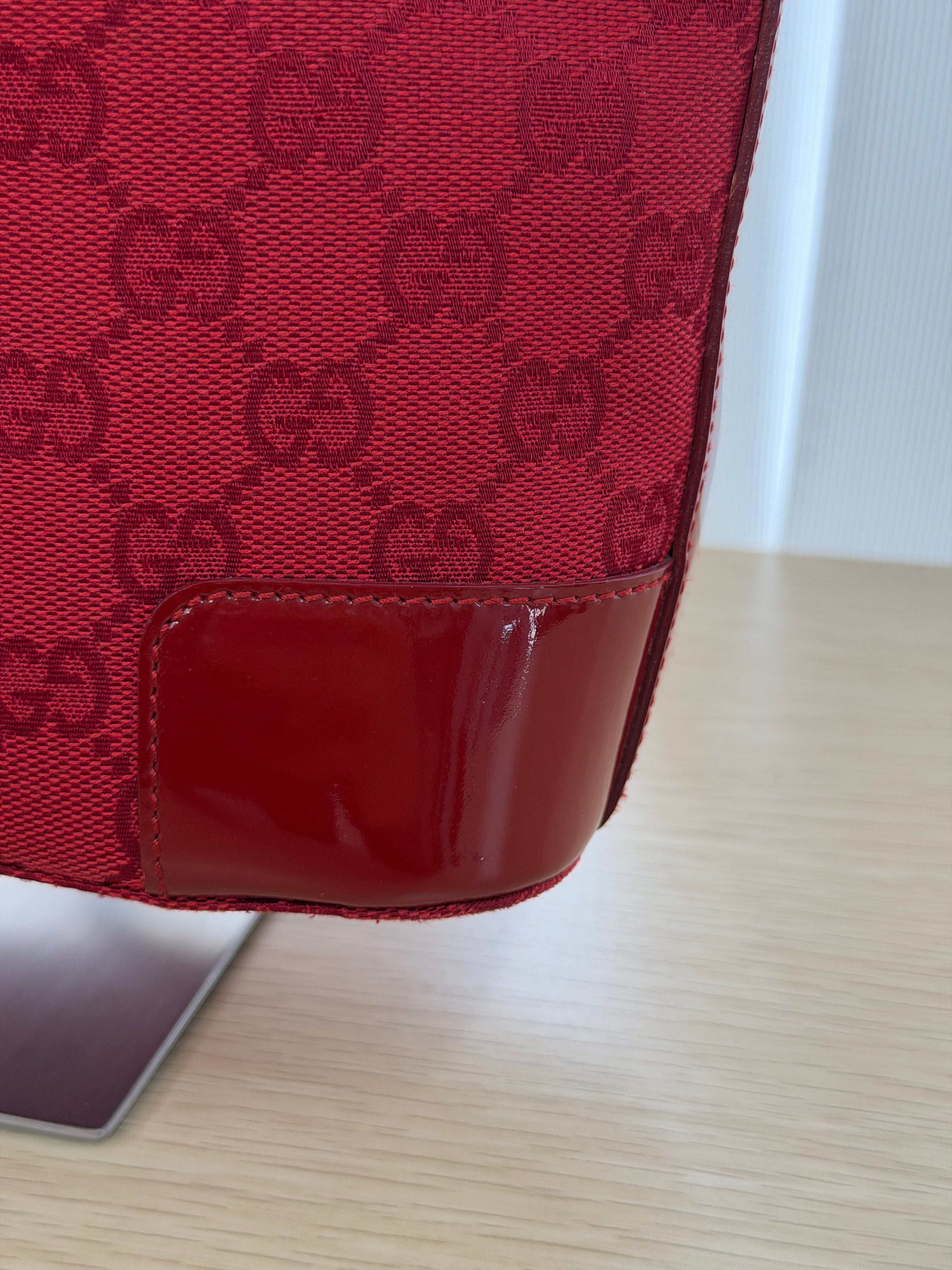 Borsa a Spalla Gucci GG Canvas Hobo in Tela Rossa con Finiture in Vernice