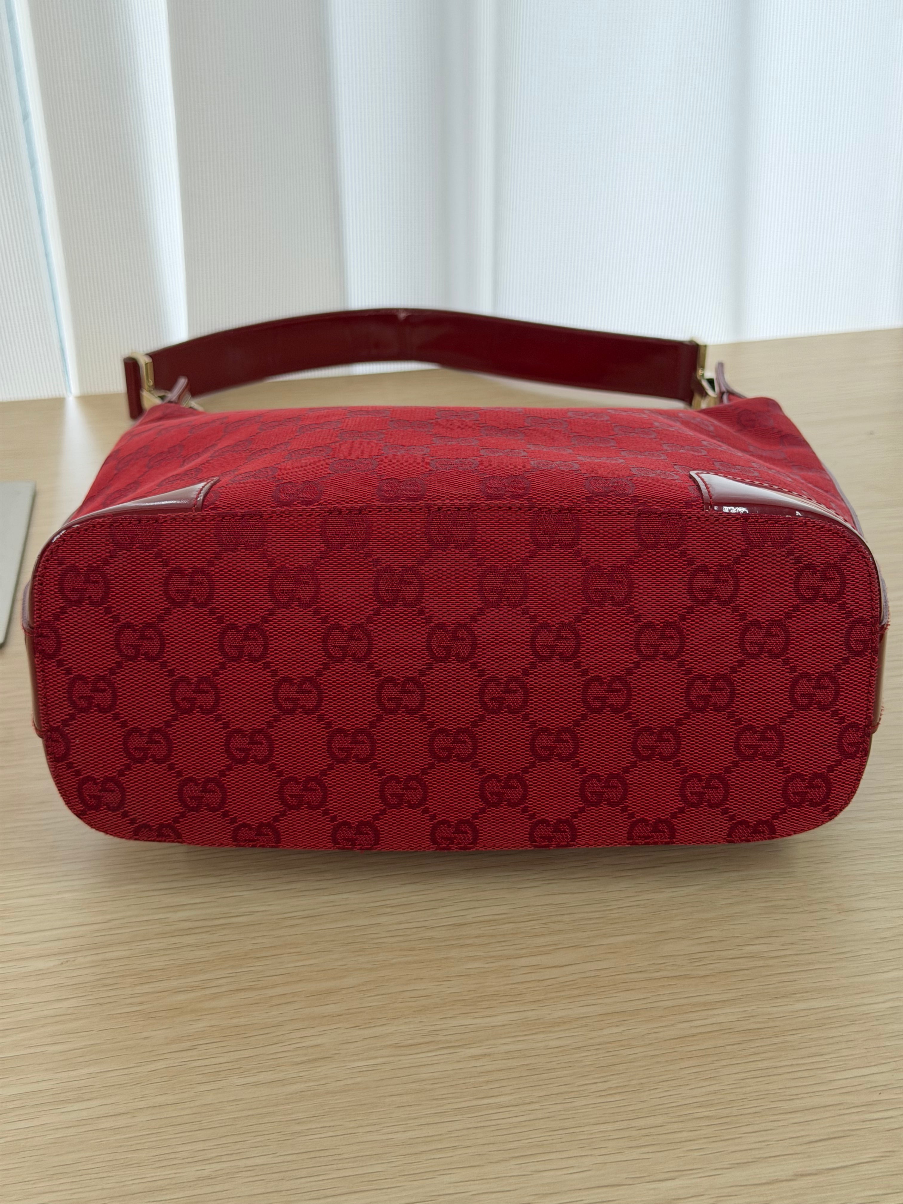 Borsa a Spalla Gucci GG Canvas Hobo in Tela Rossa con Finiture in Vernice