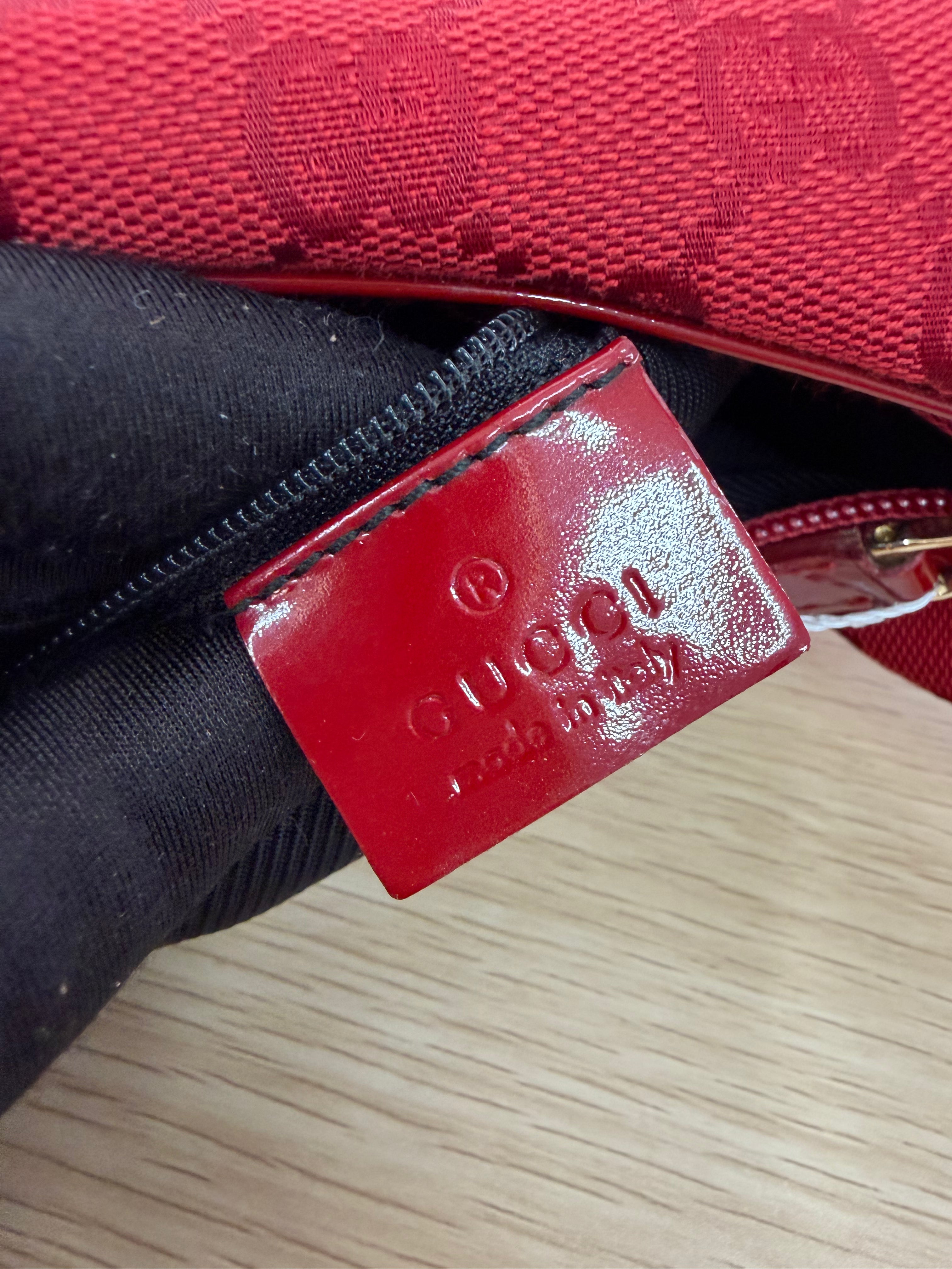Borsa a Spalla Gucci GG Canvas Hobo in Tela Rossa con Finiture in Vernice