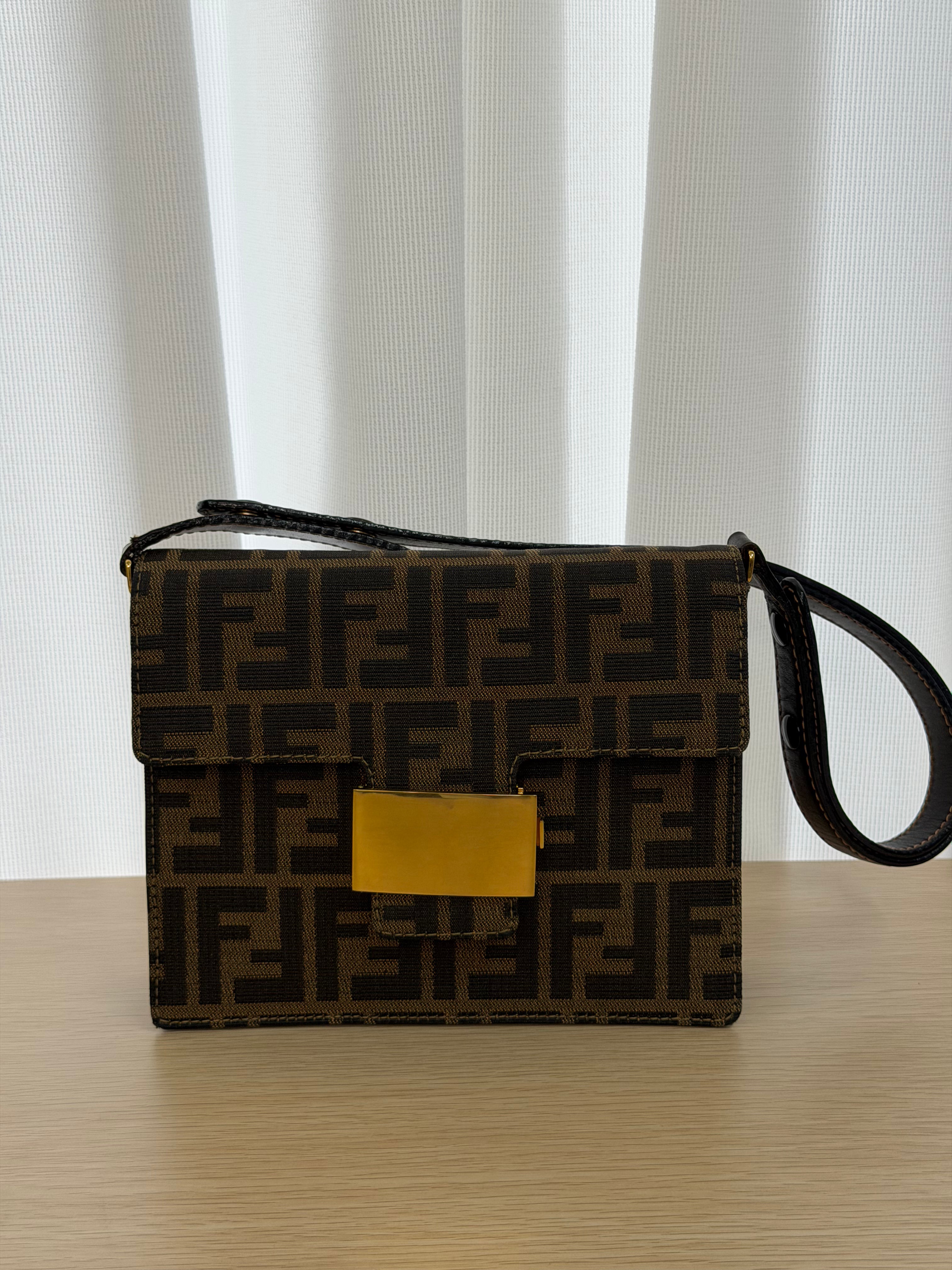 Borsa a Spalla Fendi Vintage in Tela con Iconico Motivo FF Zucca