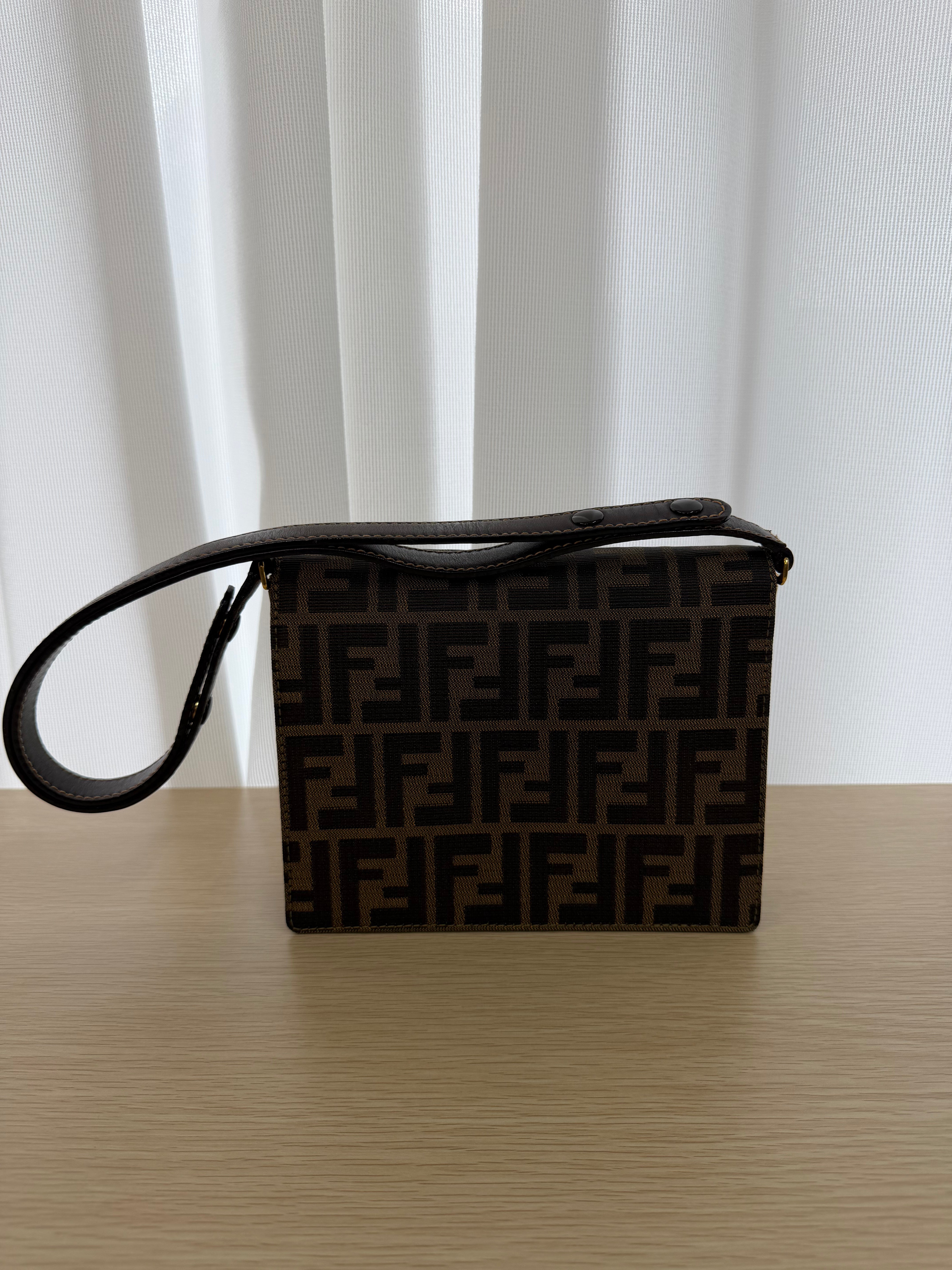Borsa a Spalla Fendi Vintage in Tela con Iconico Motivo FF Zucca