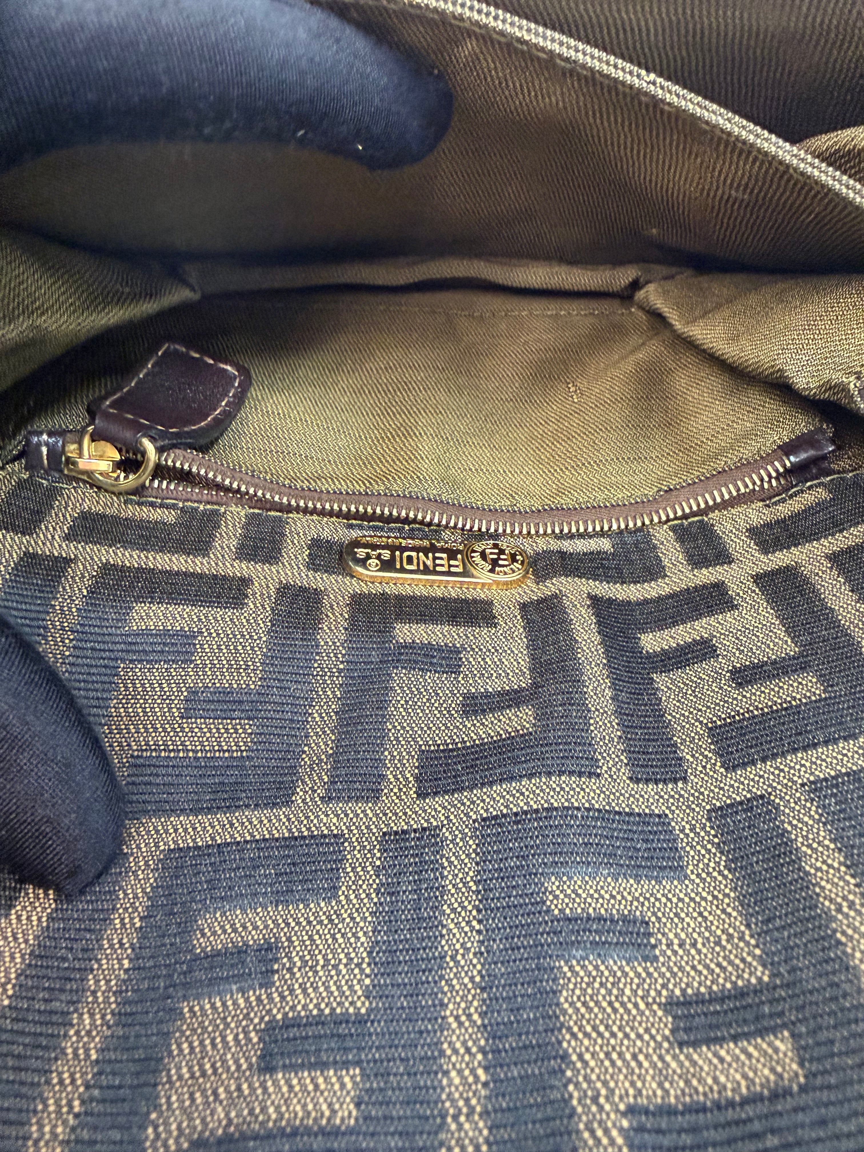Borsa a Spalla Fendi Vintage in Tela con Iconico Motivo FF Zucca