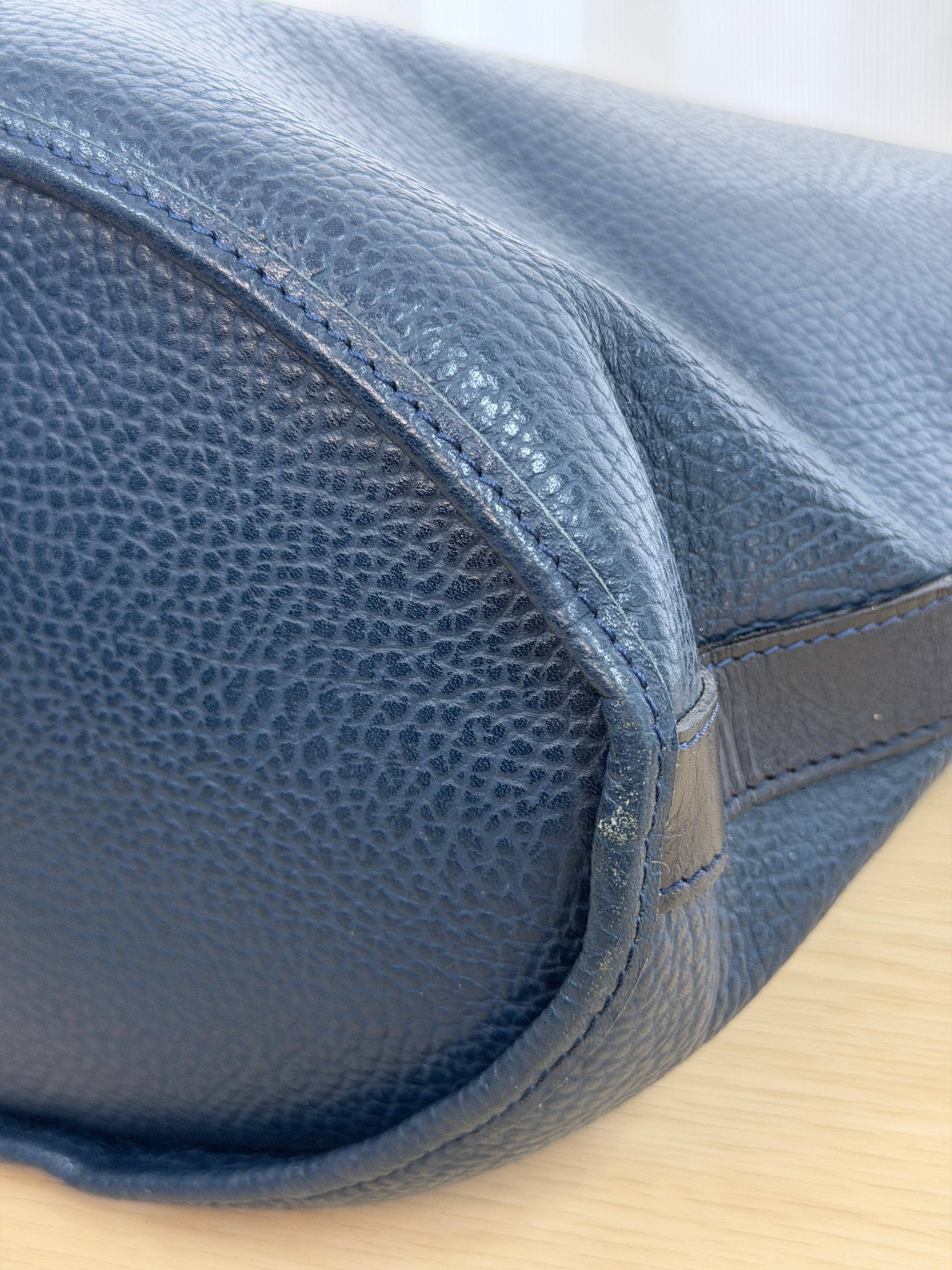 Borsa a Tracolla Vintage di Christian Dior in Pelle Martellata Blu