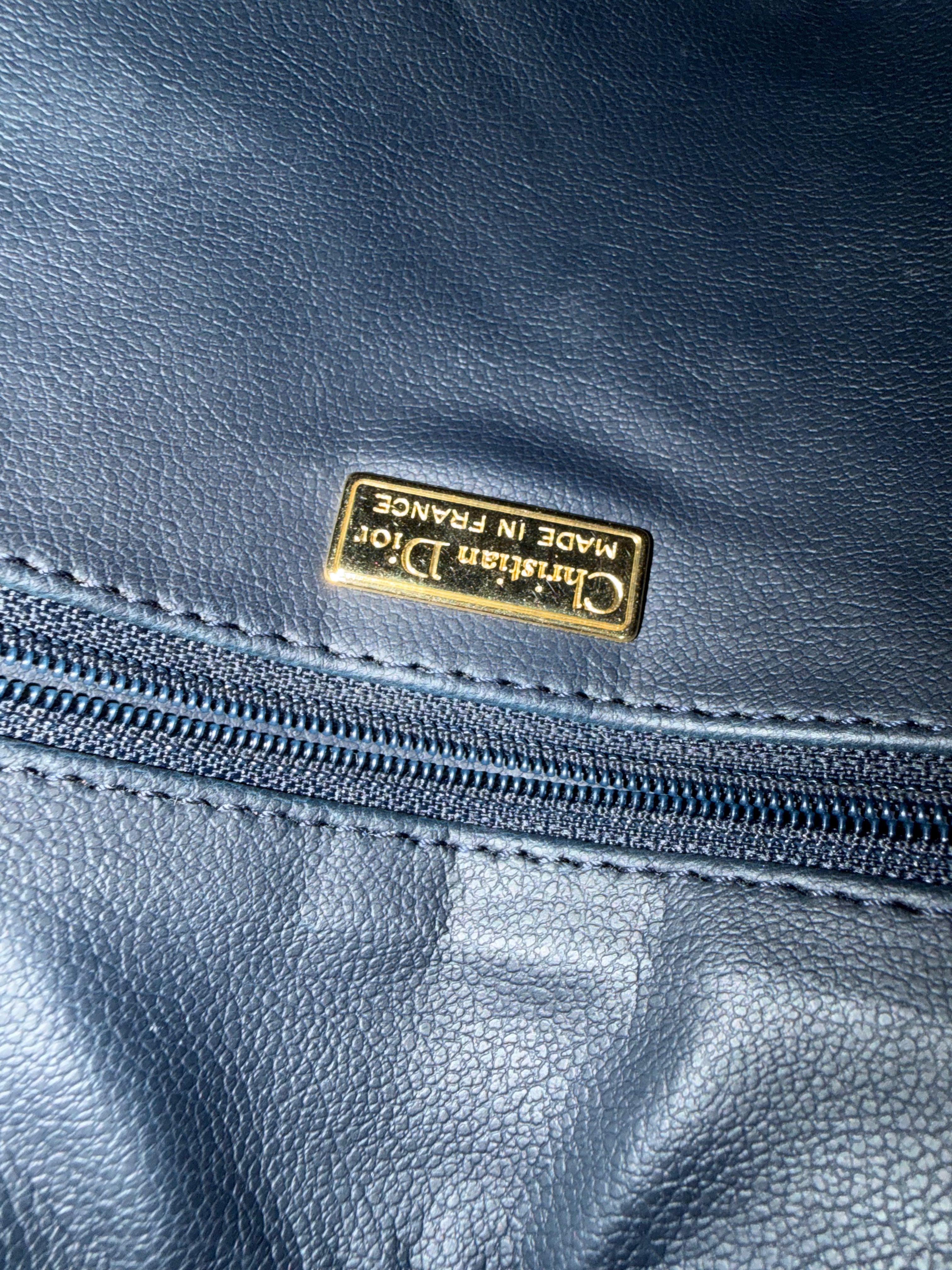 Borsa a Tracolla Vintage di Christian Dior in Pelle Martellata Blu
