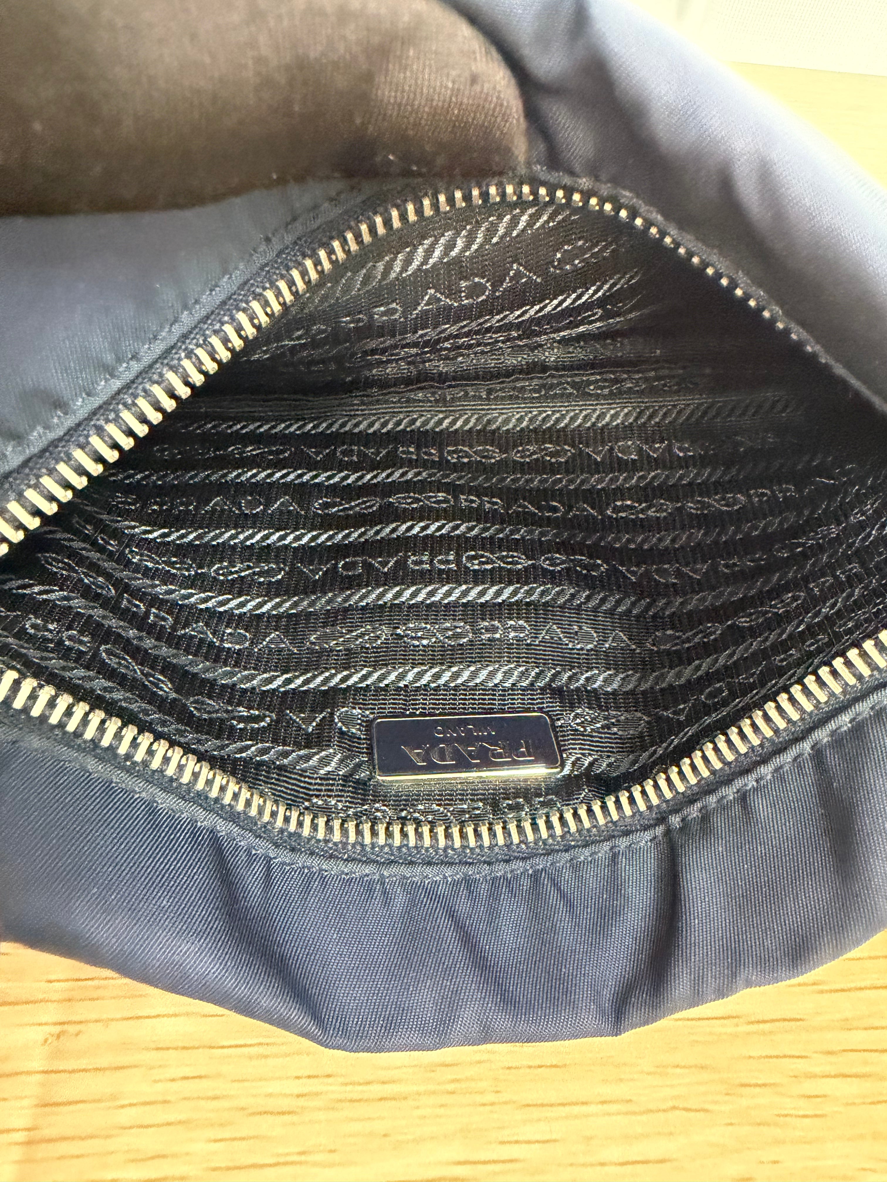 Borsa a Spalla in Nylon Blu di Prada Impreziosita con Ricami