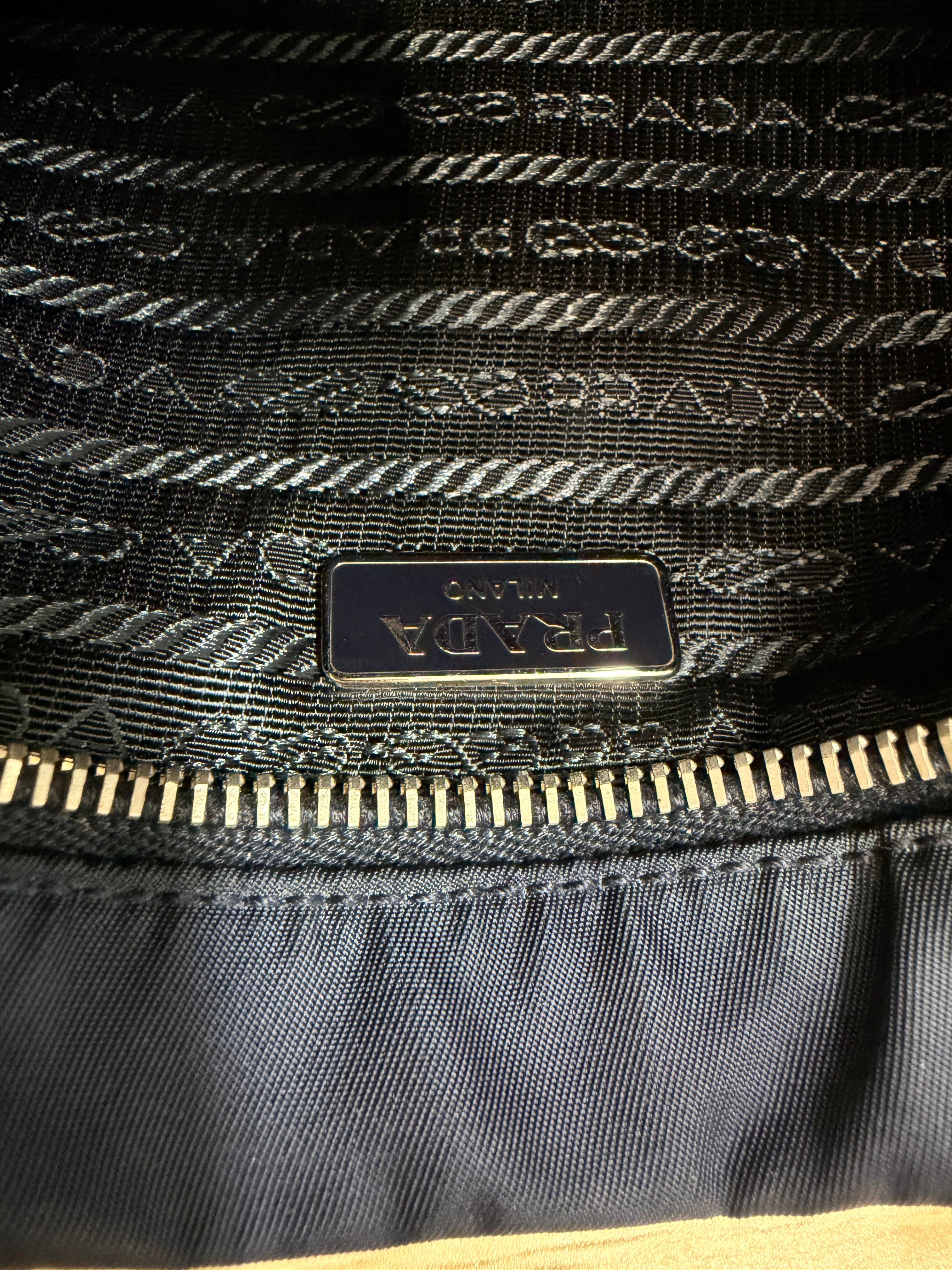 Borsa a Spalla in Nylon Blu di Prada Impreziosita con Ricami