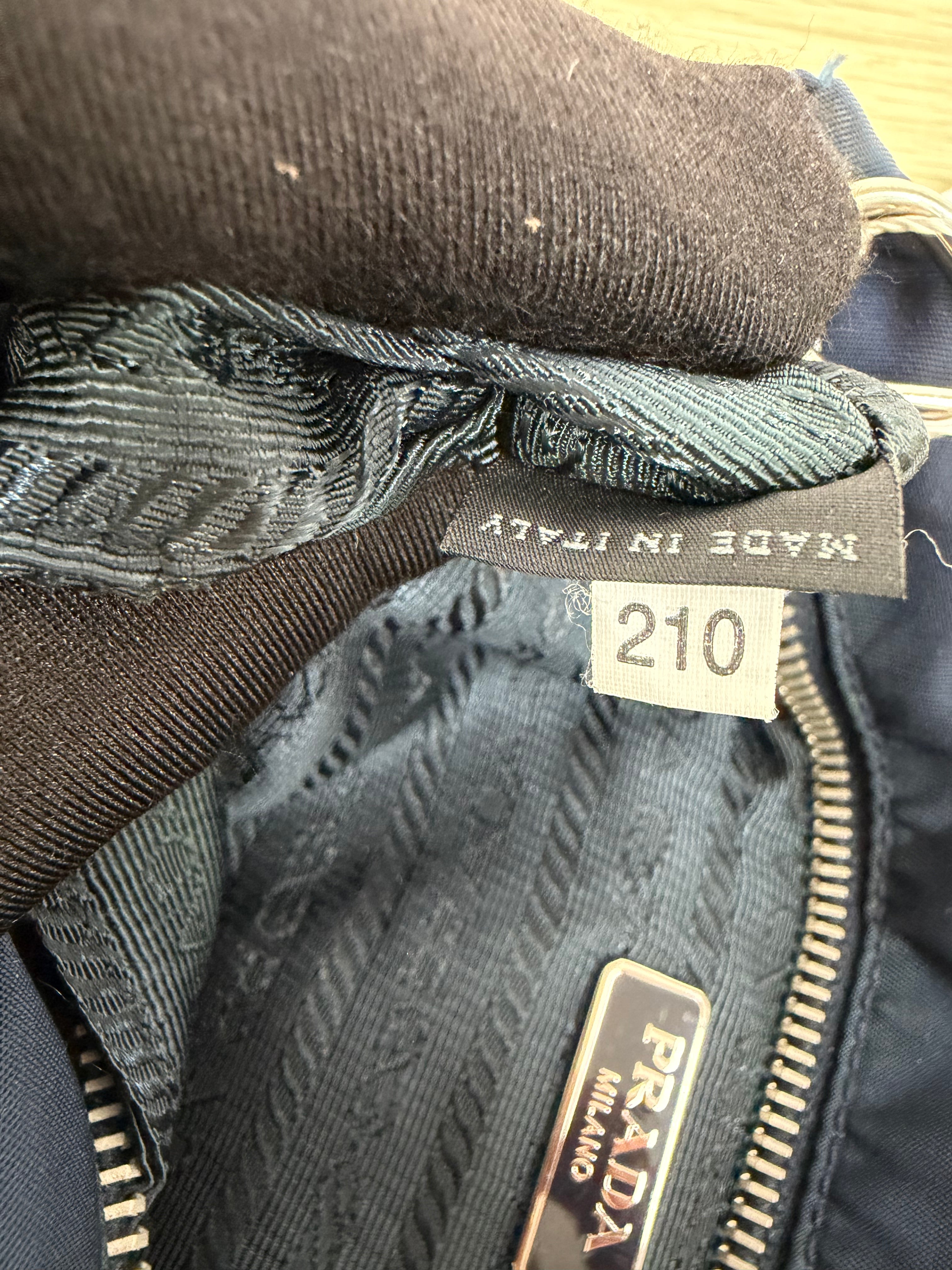 Borsa a Spalla in Nylon Blu di Prada Impreziosita con Ricami