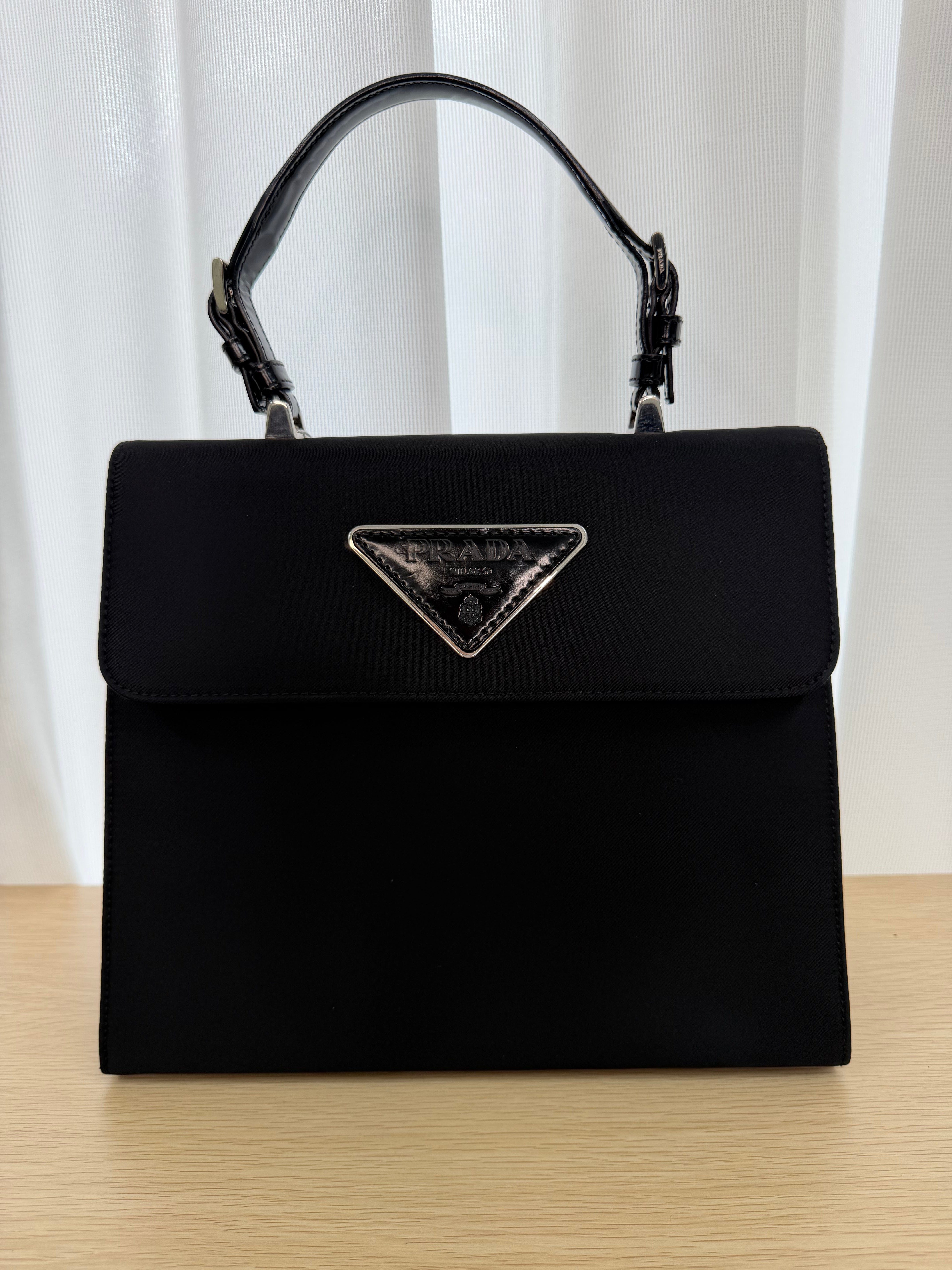 Borsa a Mano Vintage di Prada in Nylon Nero e Pelle