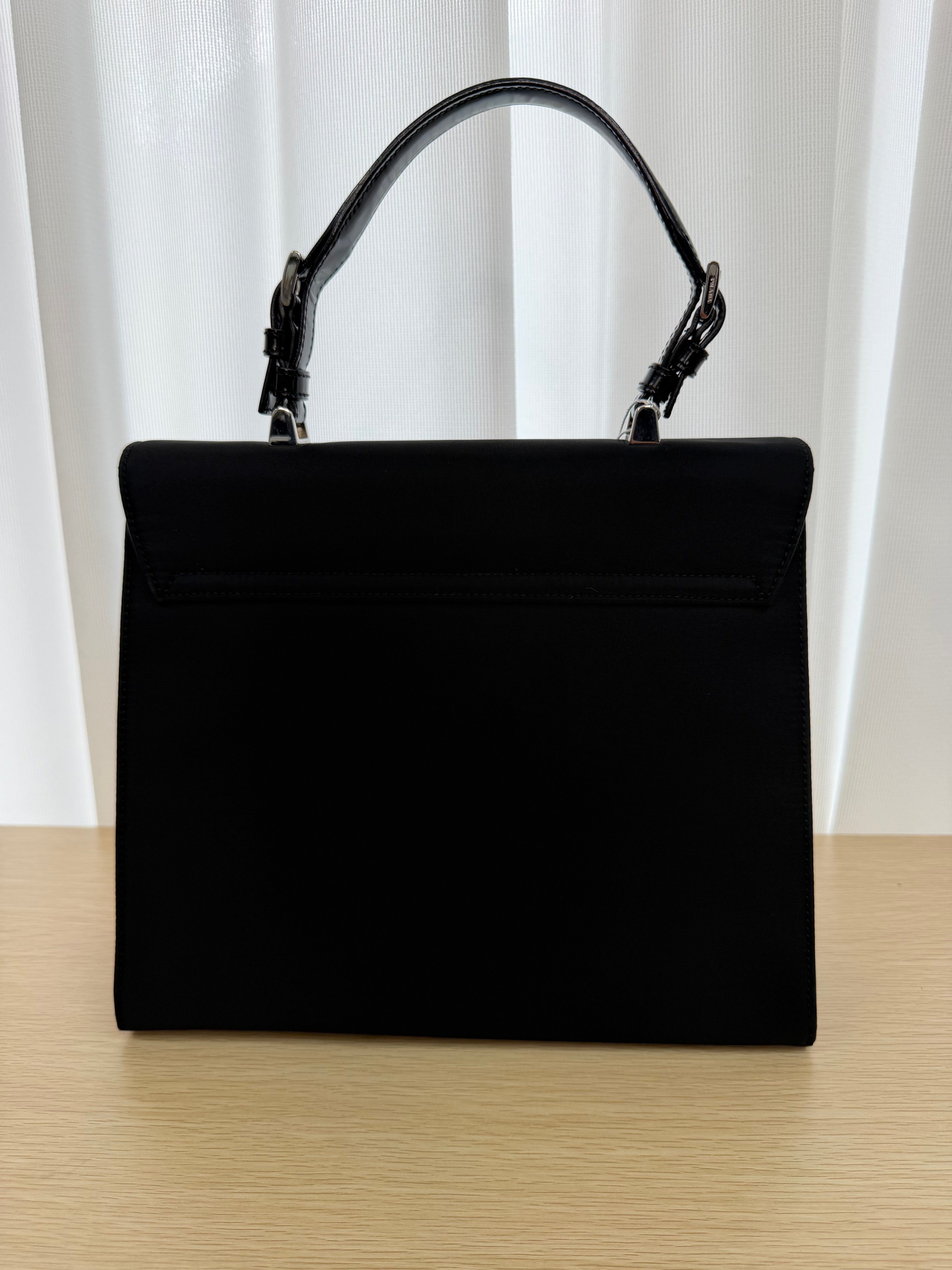 Borsa a Mano Vintage di Prada in Nylon Nero e Pelle