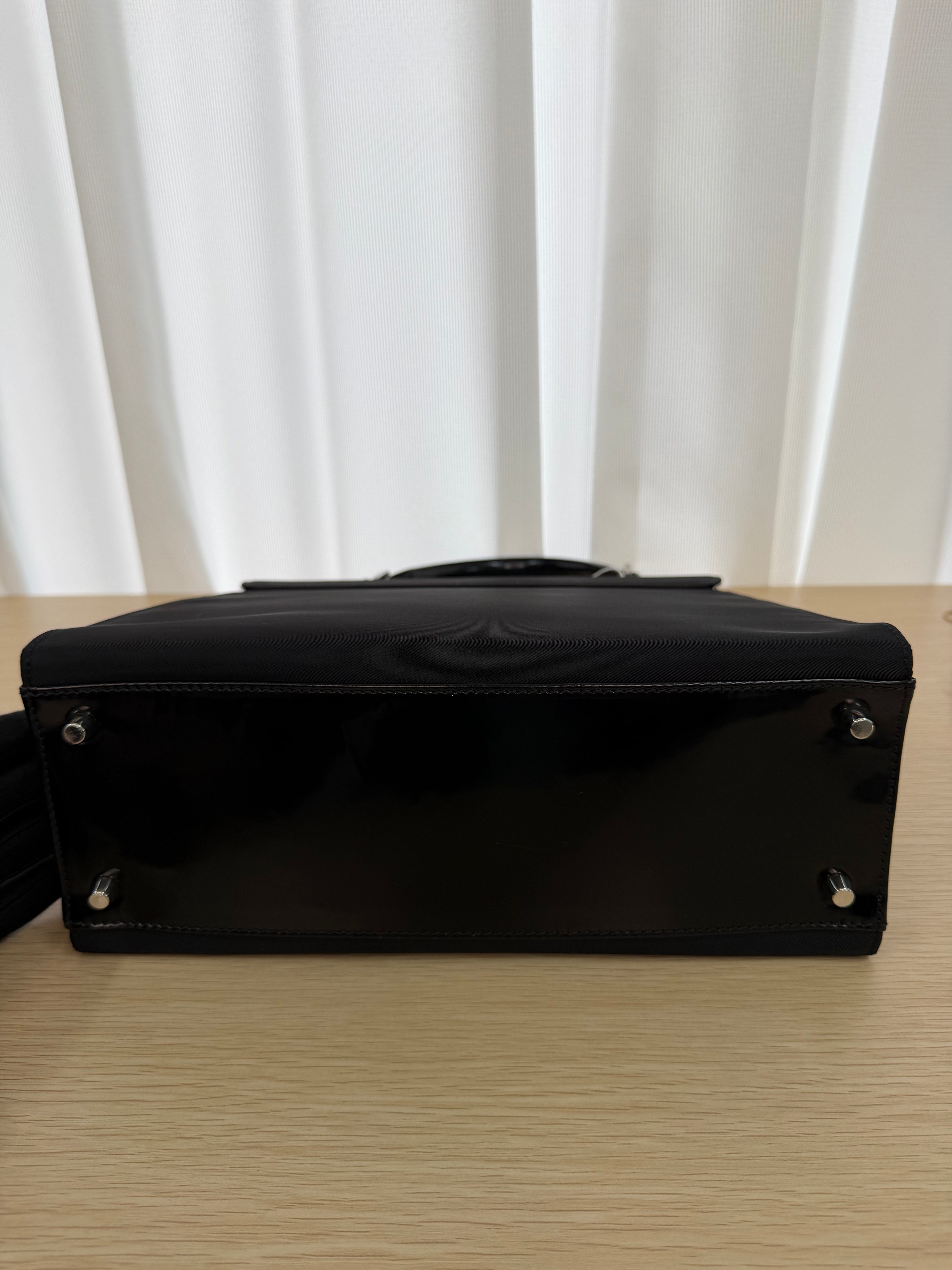 Borsa a Mano Vintage di Prada in Nylon Nero e Pelle