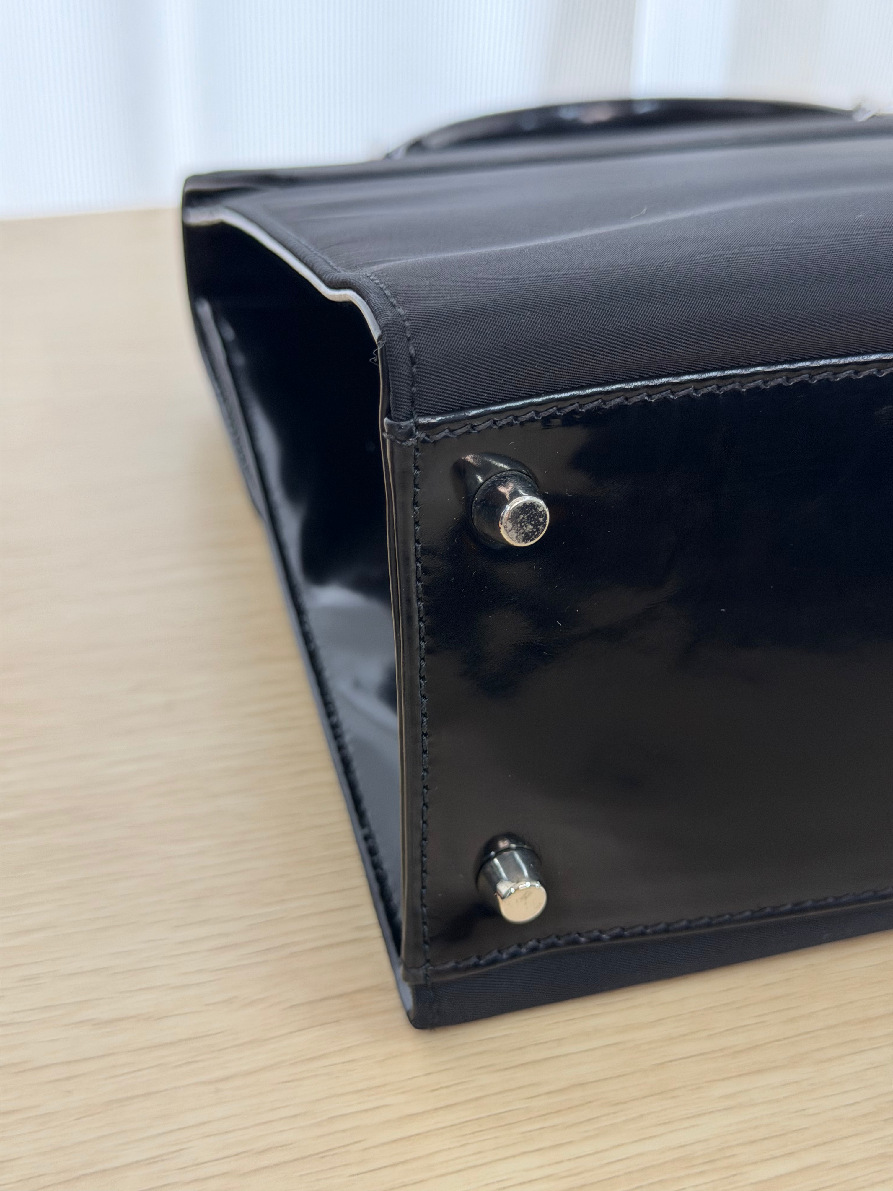 Borsa a Mano Vintage di Prada in Nylon Nero e Pelle