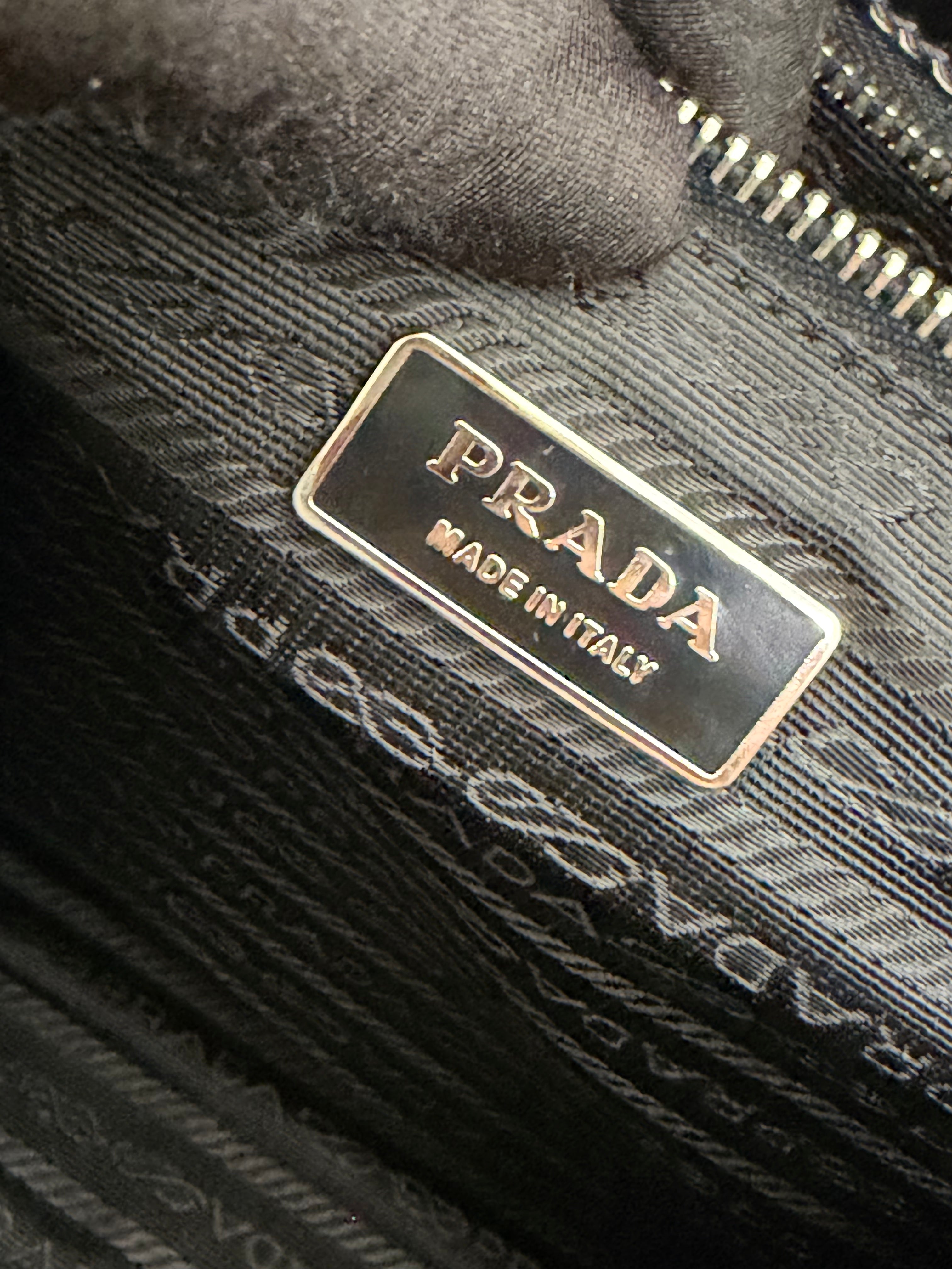 Borsa a Mano Vintage di Prada in Nylon Nero e Pelle