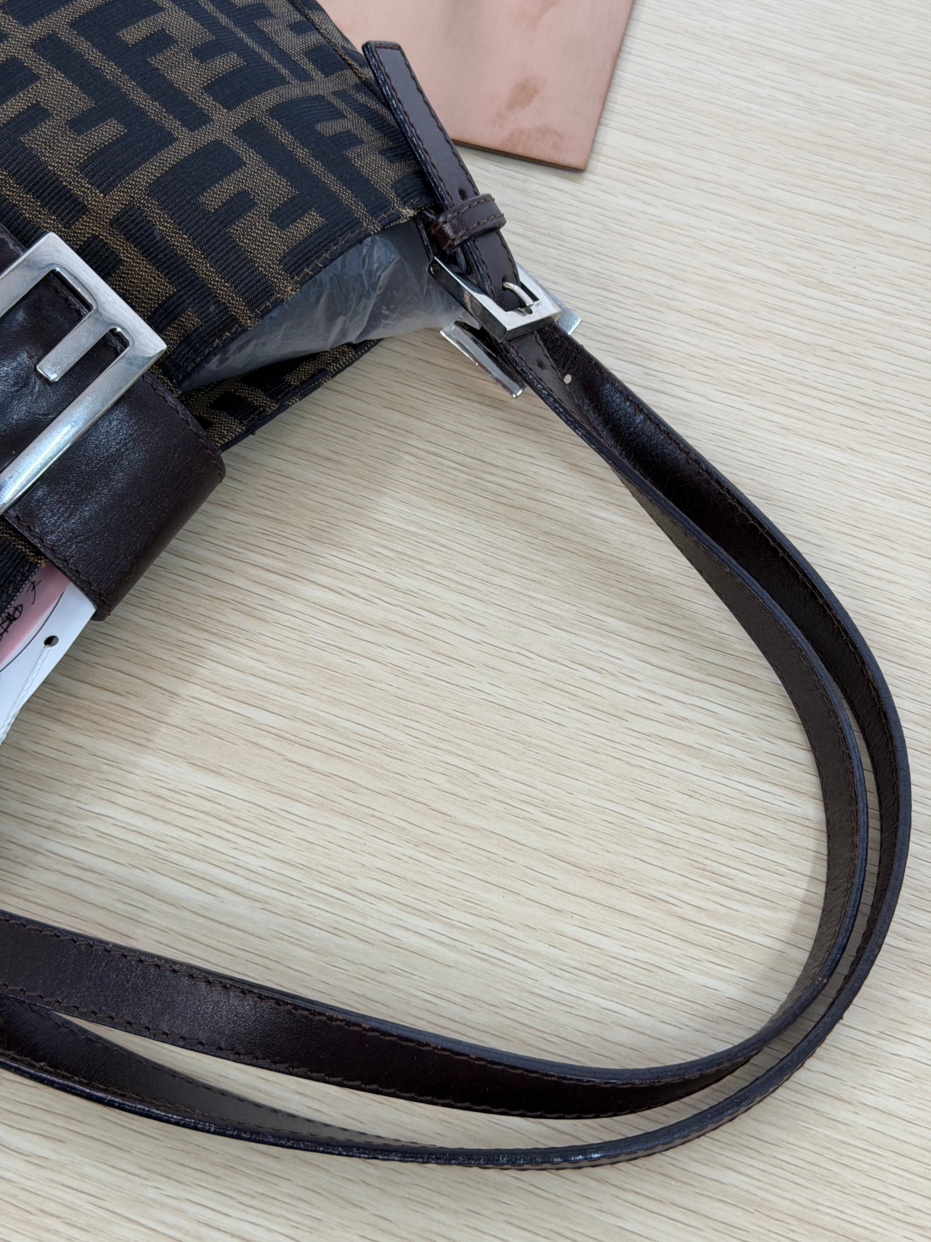 Borsa Fendi Baguette in Tela con Iconico Motivo Zucca Marrone