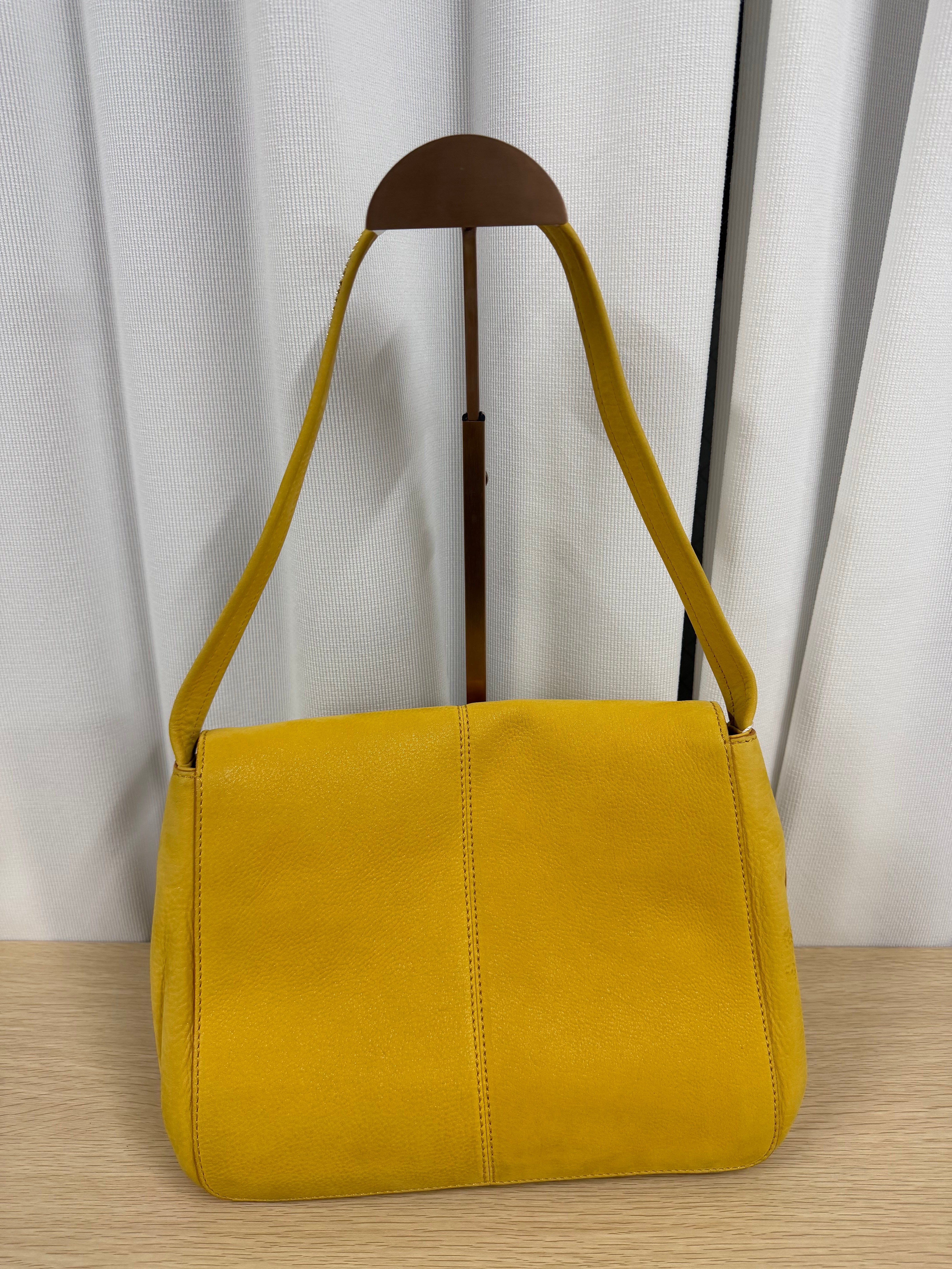 Borsa Fendi Mamma Baguette in Pelle Gialla