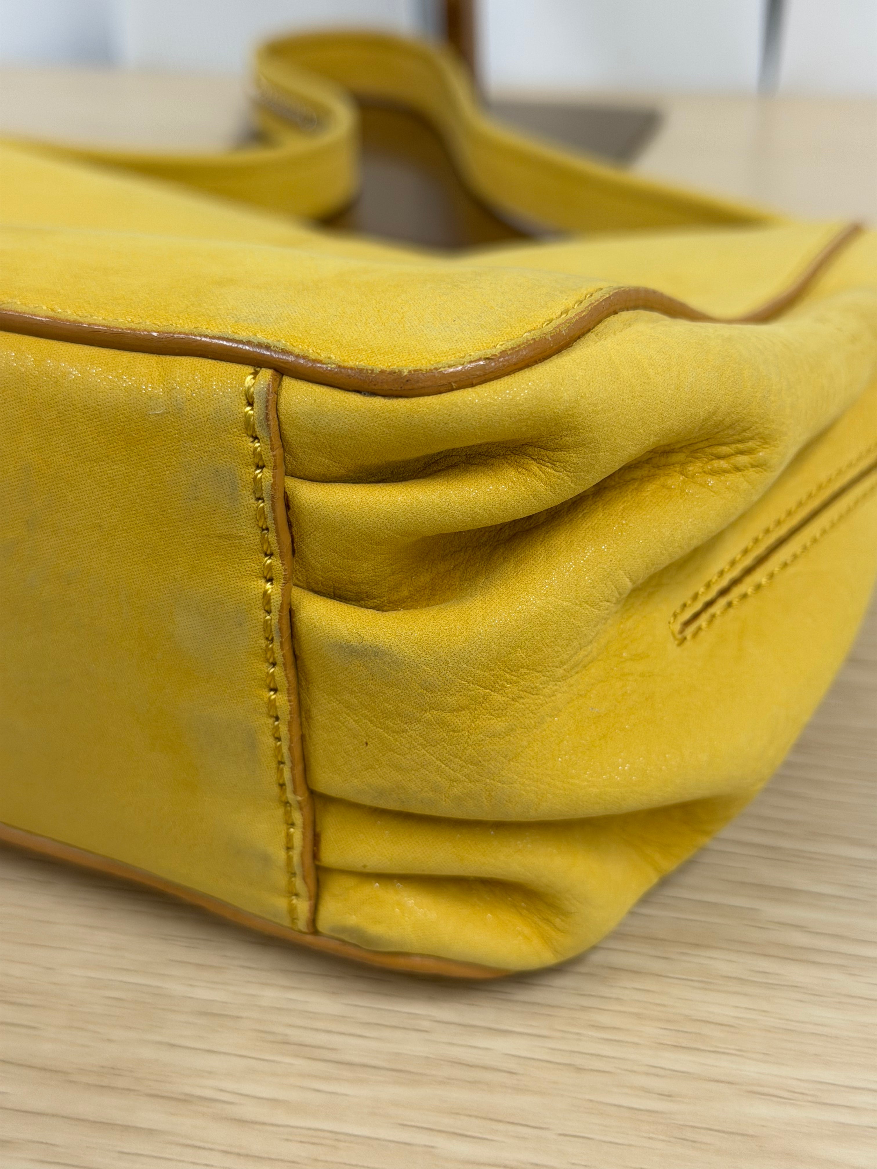 Borsa Fendi Mamma Baguette in Pelle Gialla