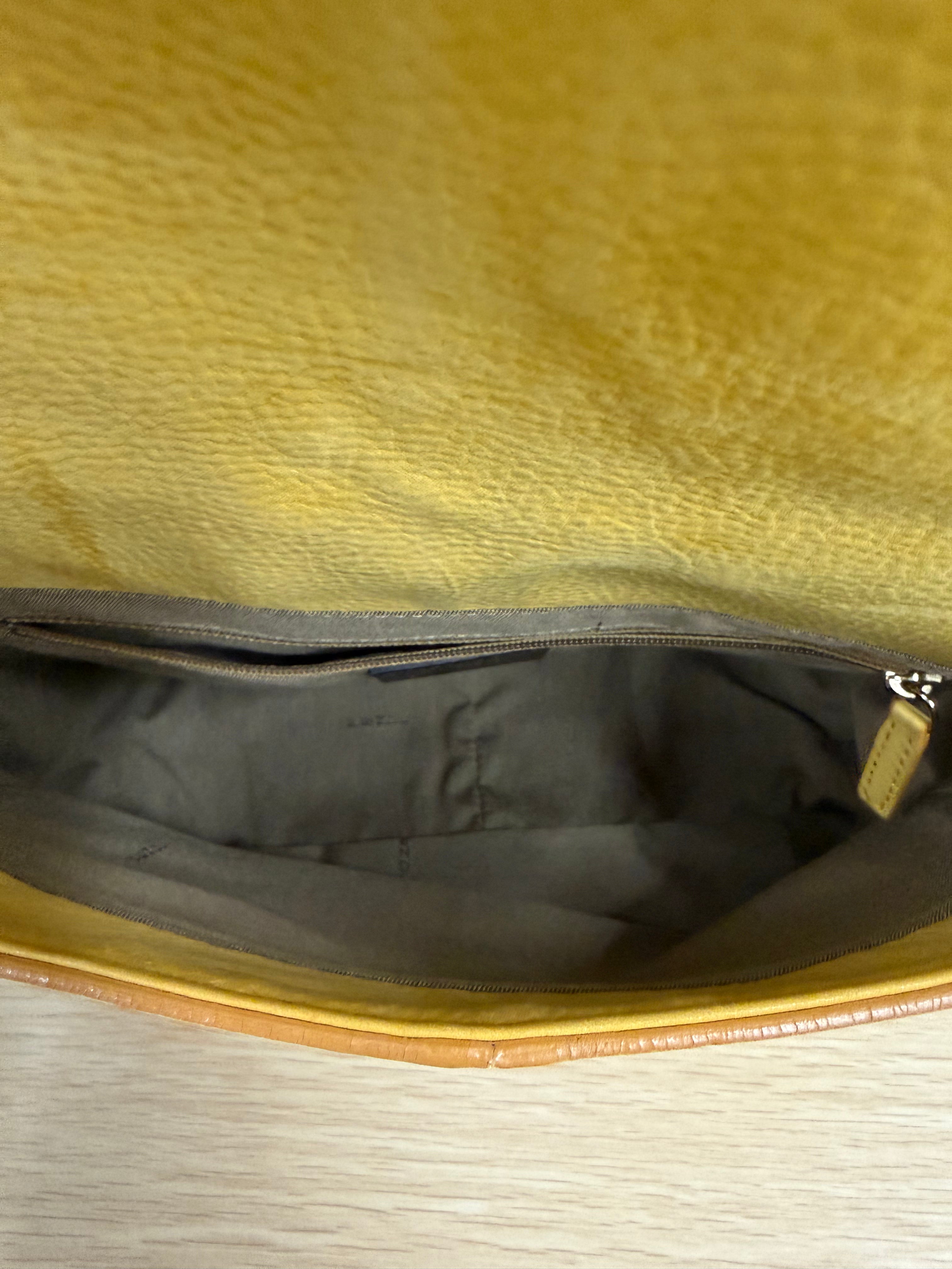 Borsa Fendi Mamma Baguette in Pelle Gialla