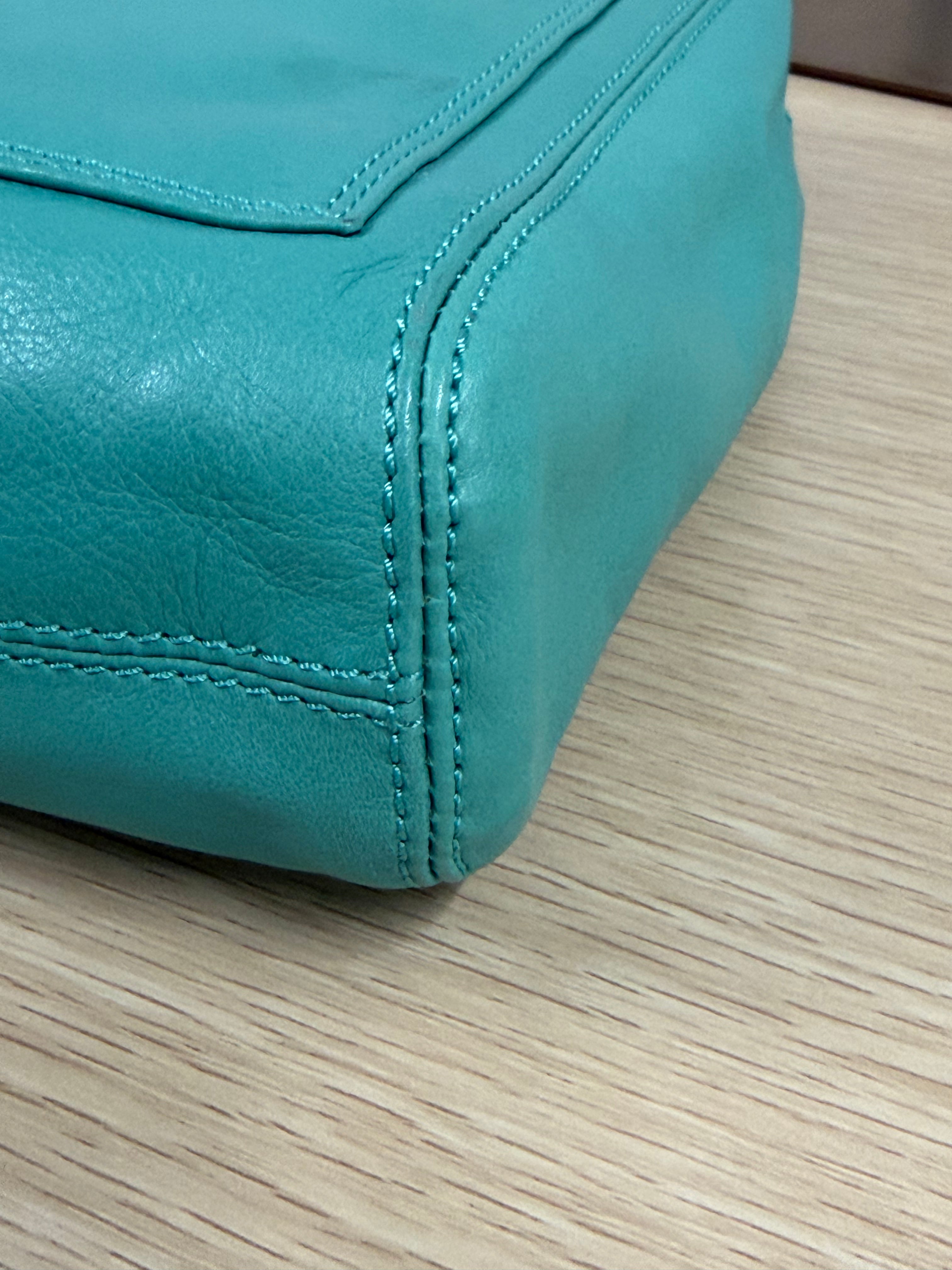 Borsa a Spalla Vintage in Nappa di Chanel in Tonalità Turchese