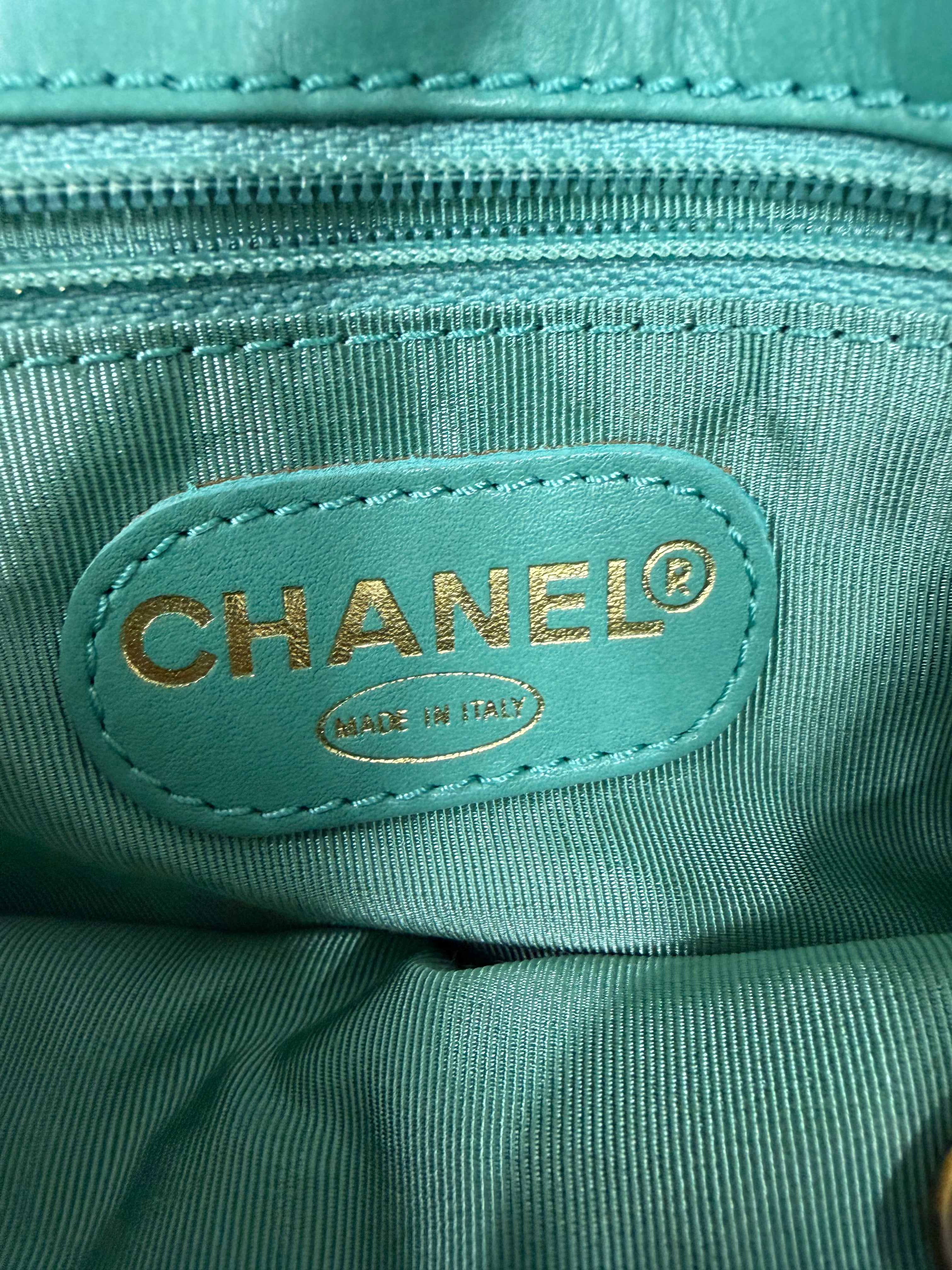 Borsa a Spalla Vintage in Nappa di Chanel in Tonalità Turchese