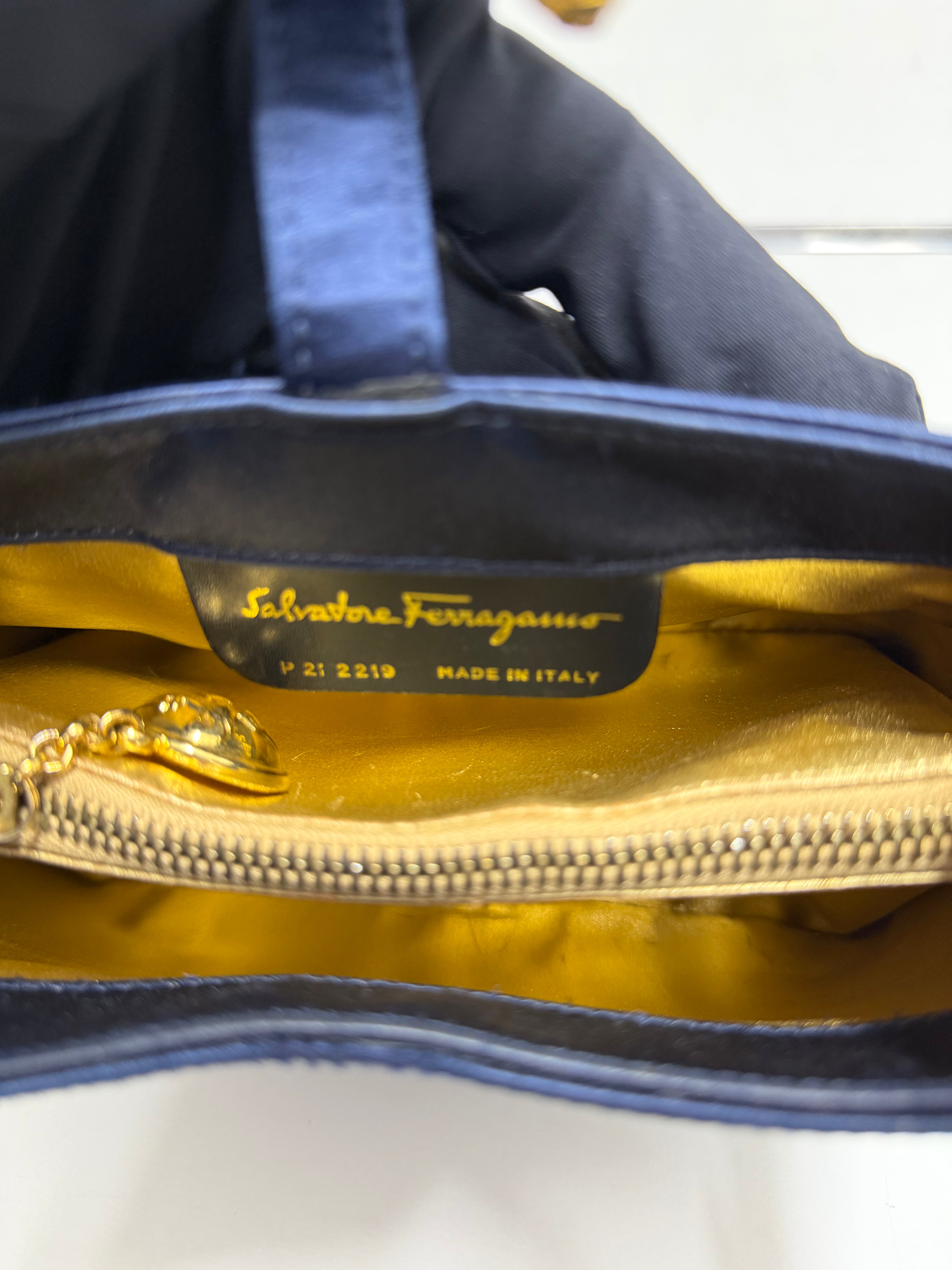 Borsa Salvatore Ferragamo in Blue Satin