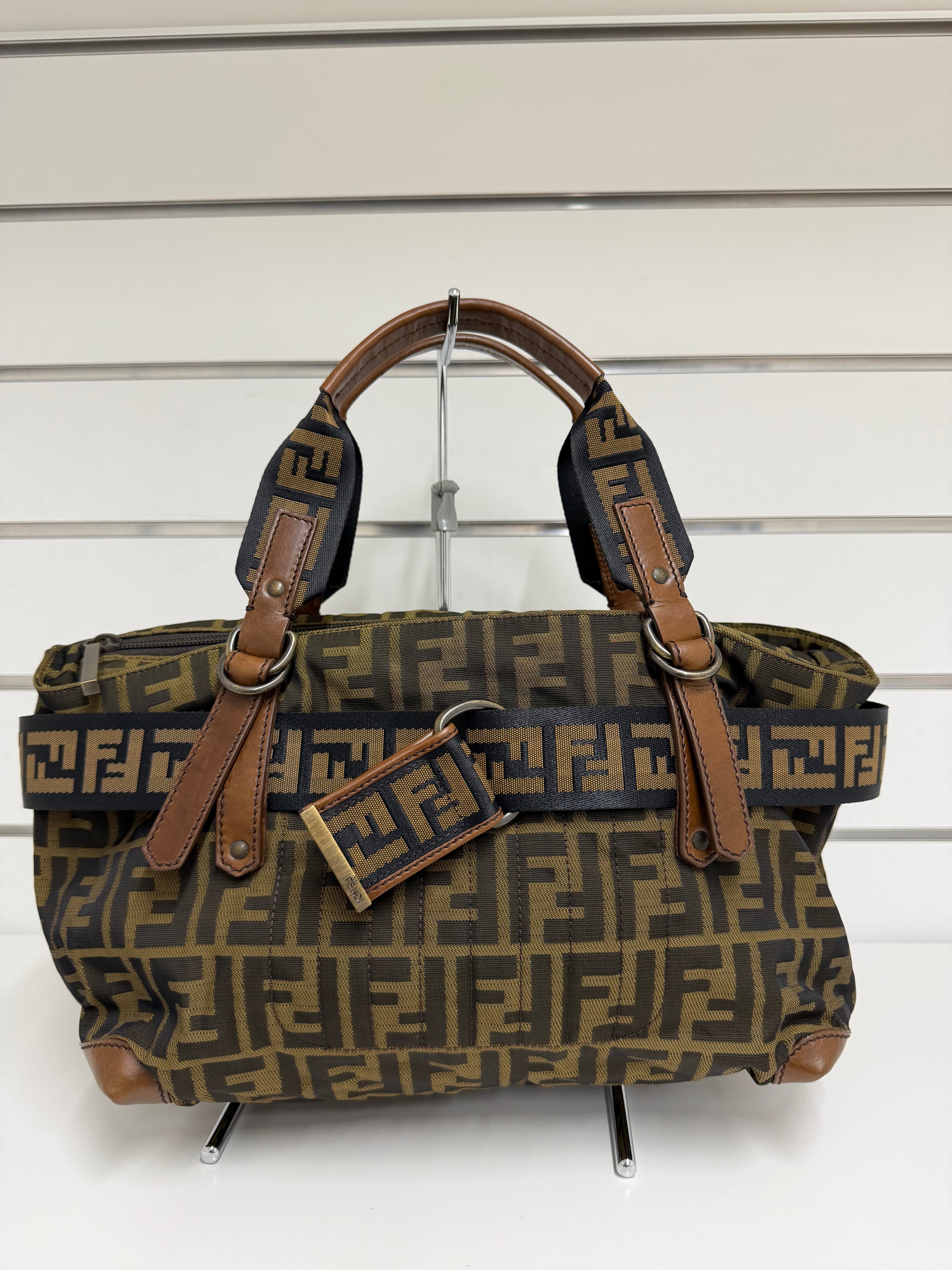 Borsa a Mano Vintage Fendi con Iconico Motivo Zucca FF