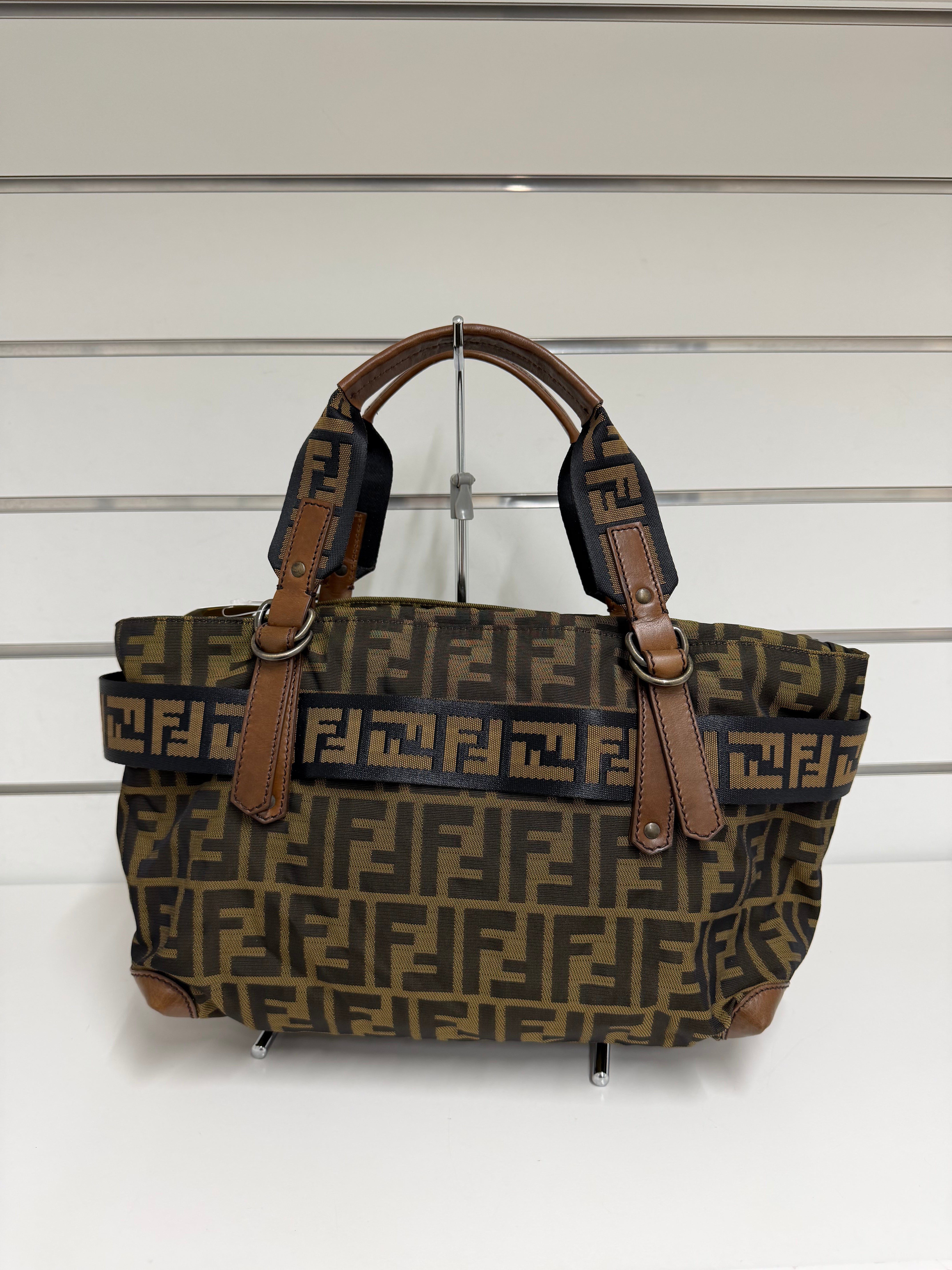 Borsa a Mano Vintage Fendi con Iconico Motivo Zucca FF