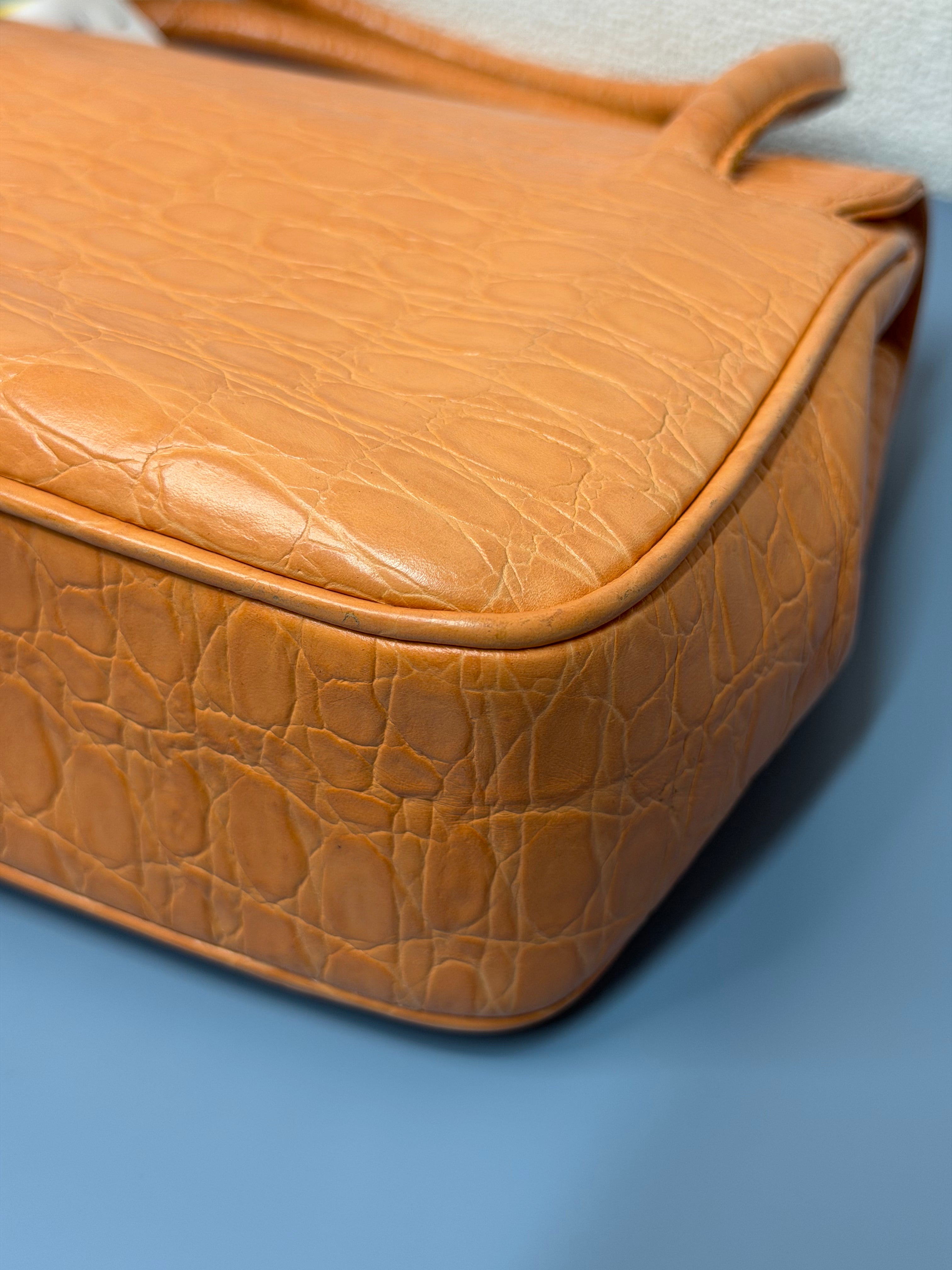 Borsa a Mano Salvatore Ferragamo in Pelle Arancione con Stampa Coccodrillo