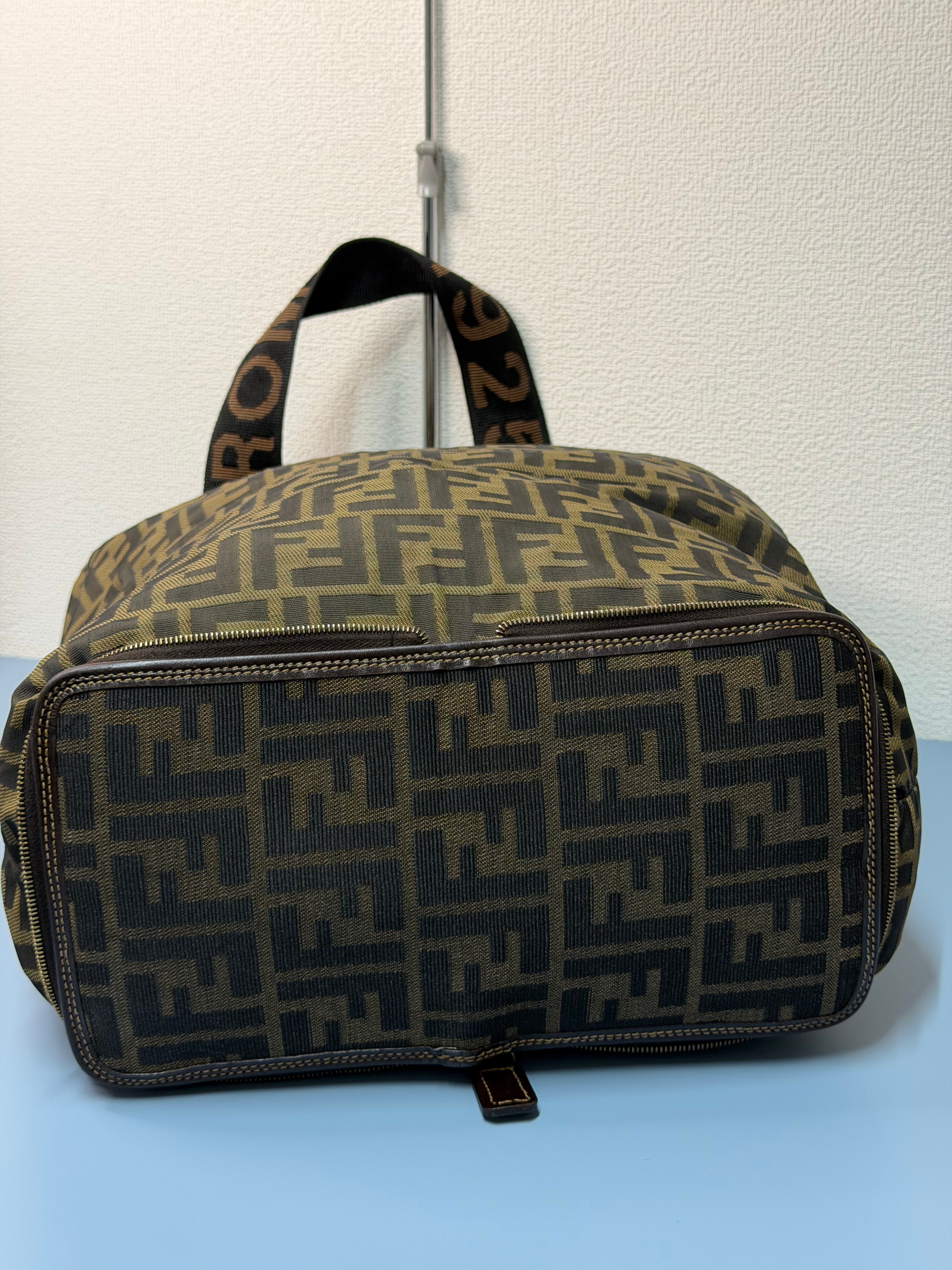 Borsa Shopper Fendi in Tela con Classico Motivo con Monogramma FF Zucca