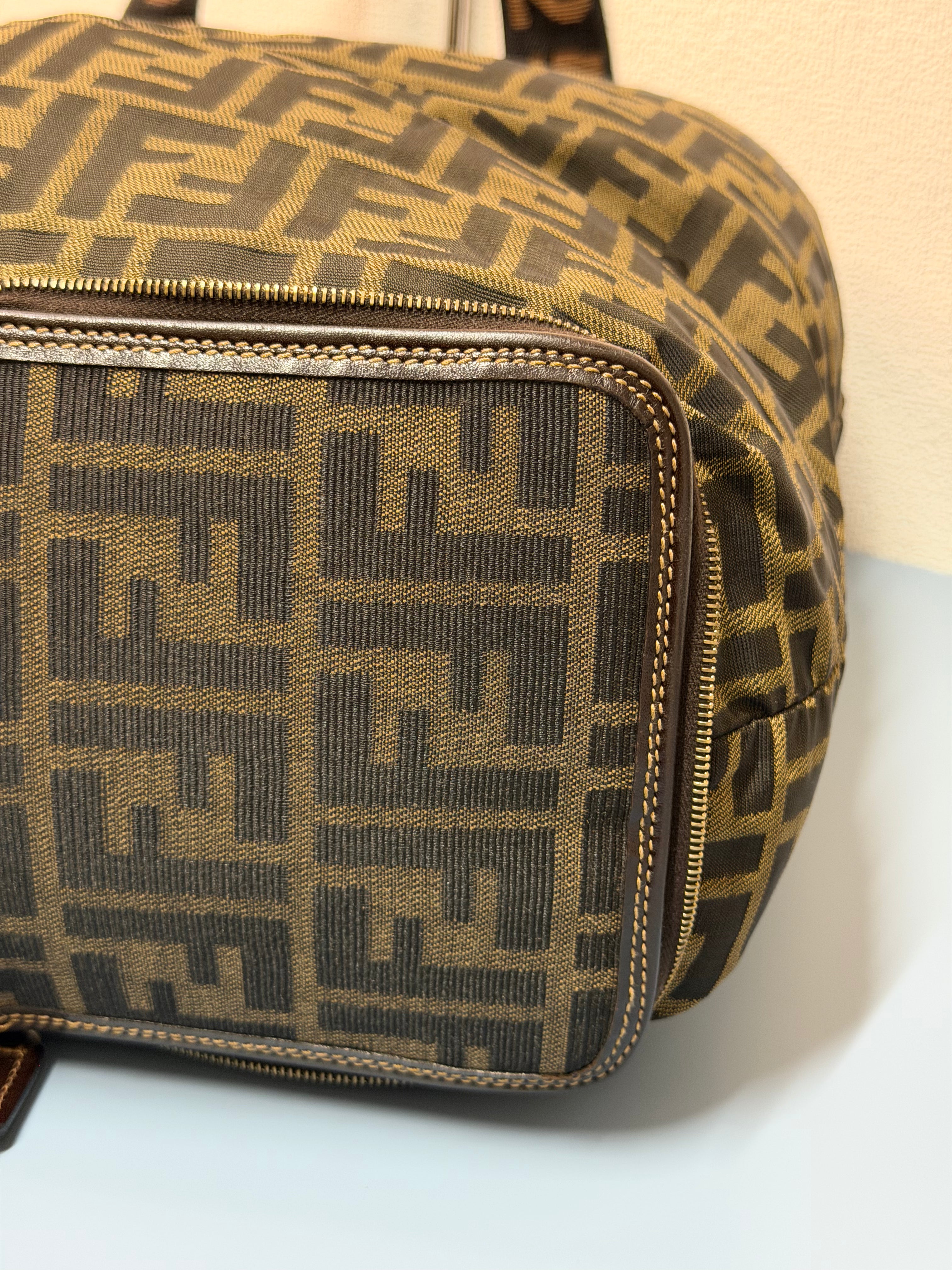 Borsa Shopper Fendi in Tela con Classico Motivo con Monogramma FF Zucca