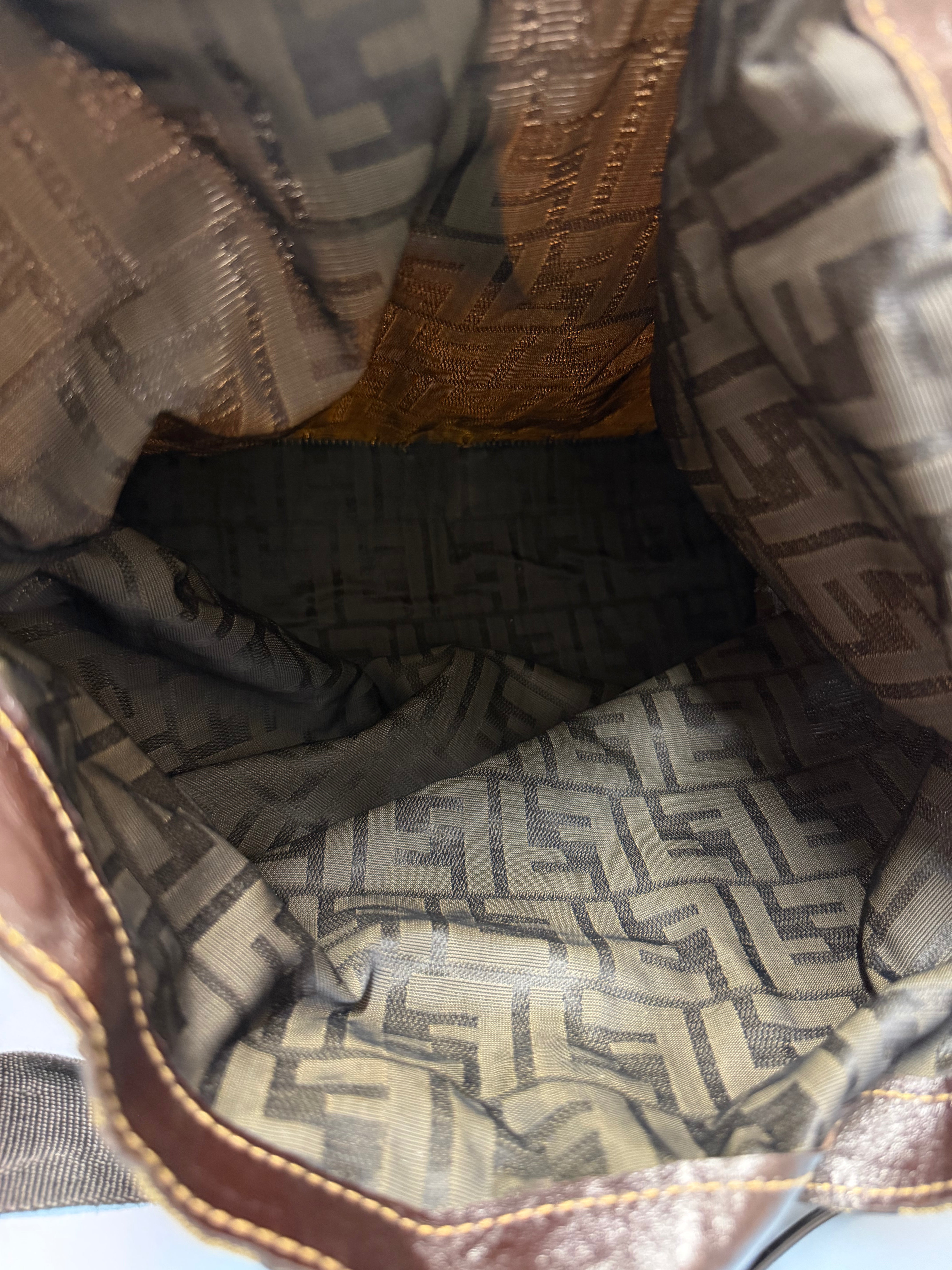 Borsa Shopper Fendi in Tela con Classico Motivo con Monogramma FF Zucca