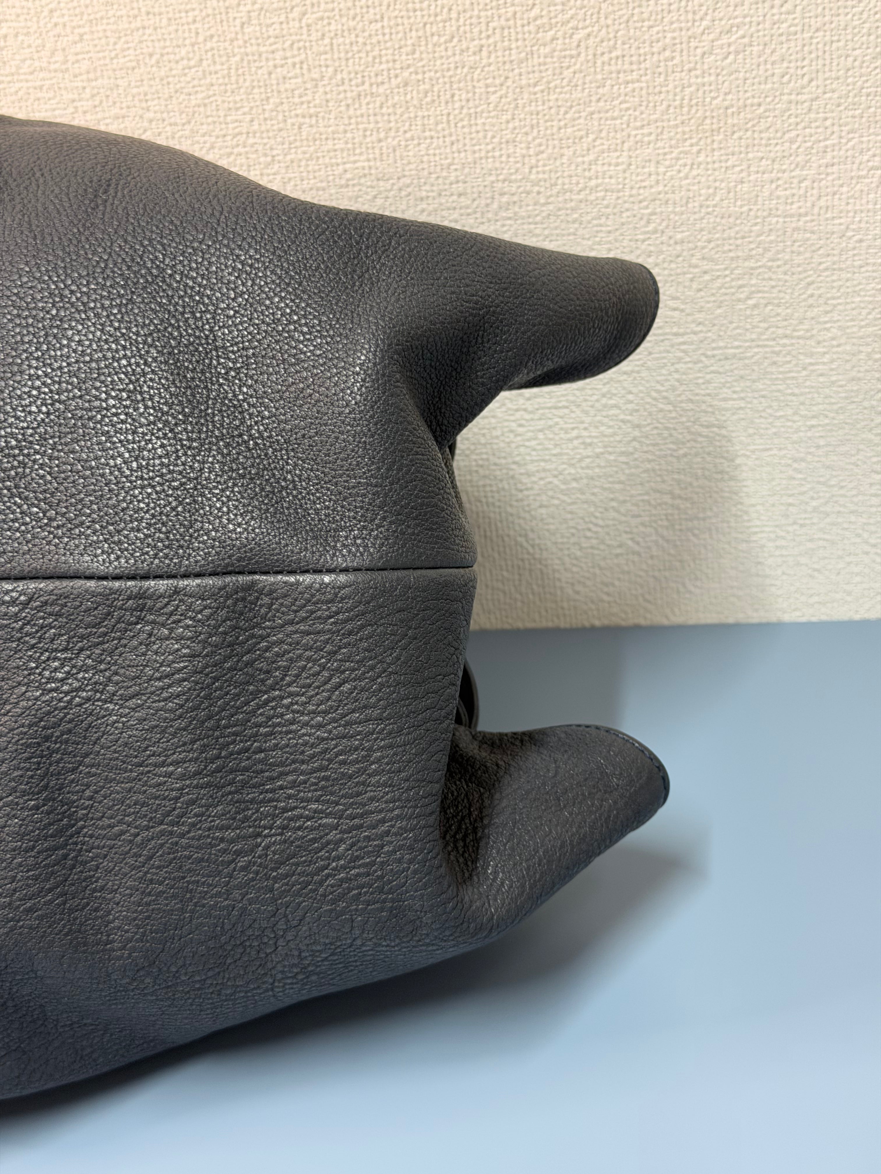 Borsa Loewe Aire con Logo Anagram in Rilievo