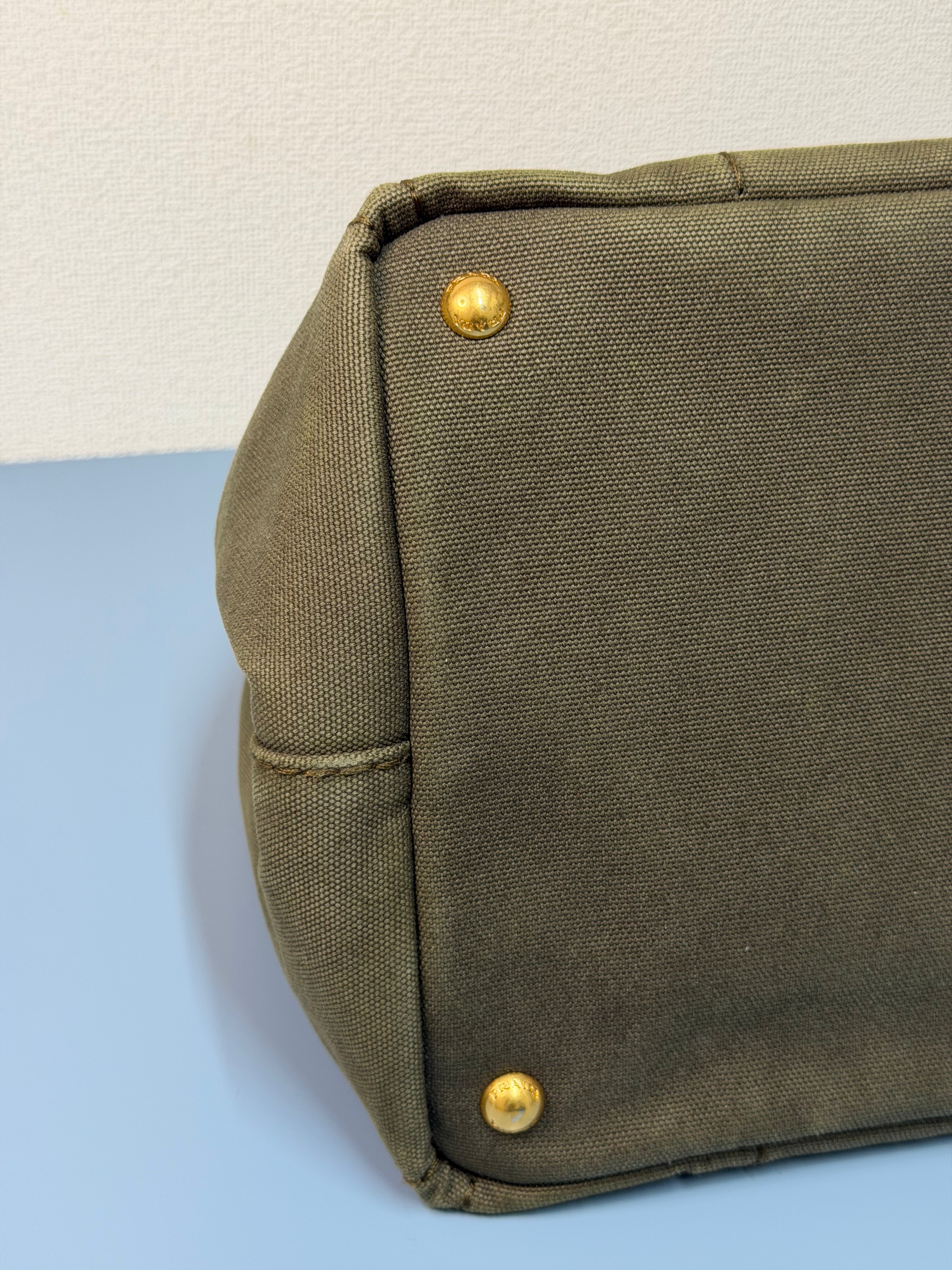 Borsa Prada Canapa in Tela di Colore Verde