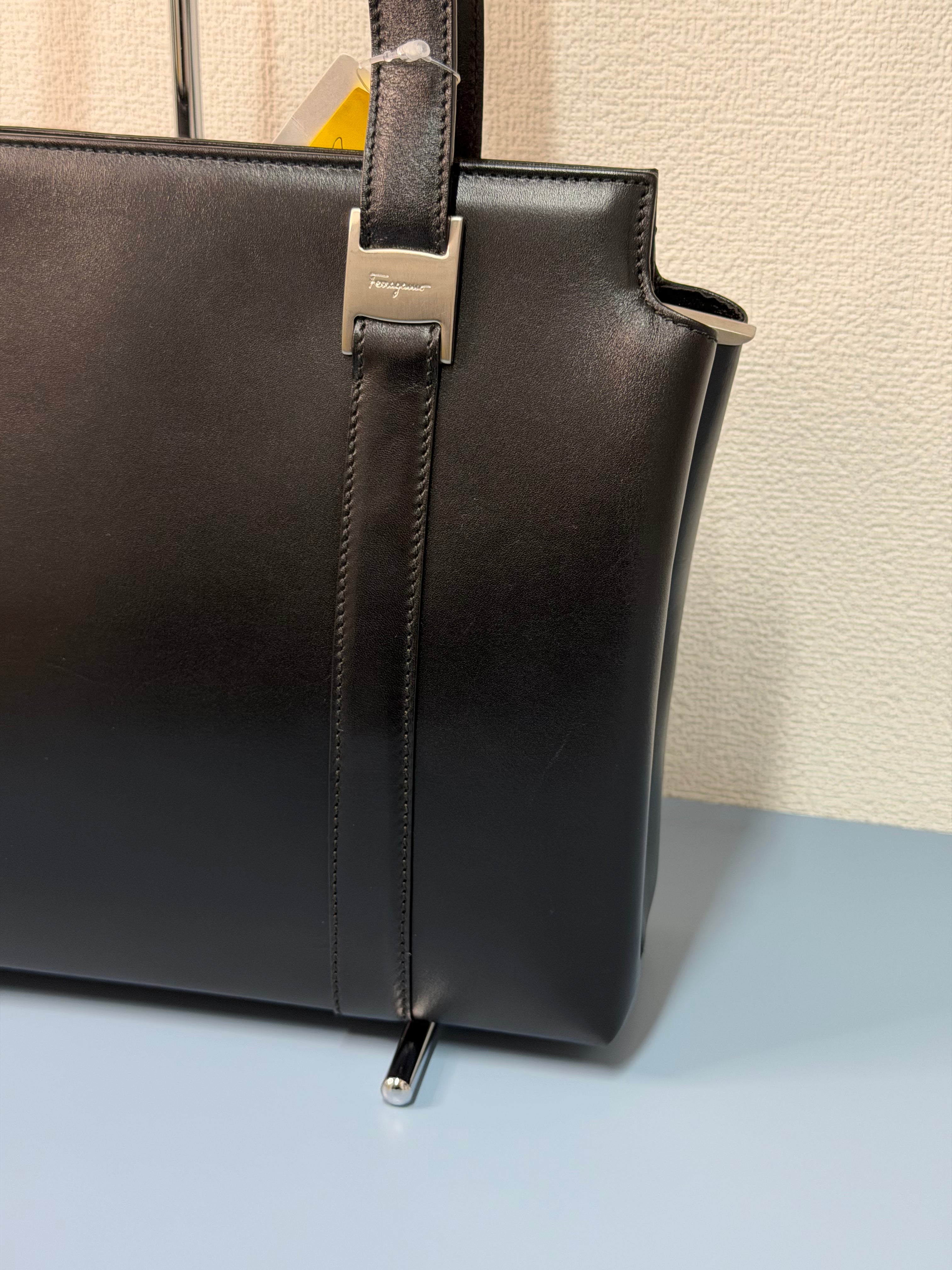 Borsa Tote Vintage di Salvatore Ferragamo in Pelle Nera