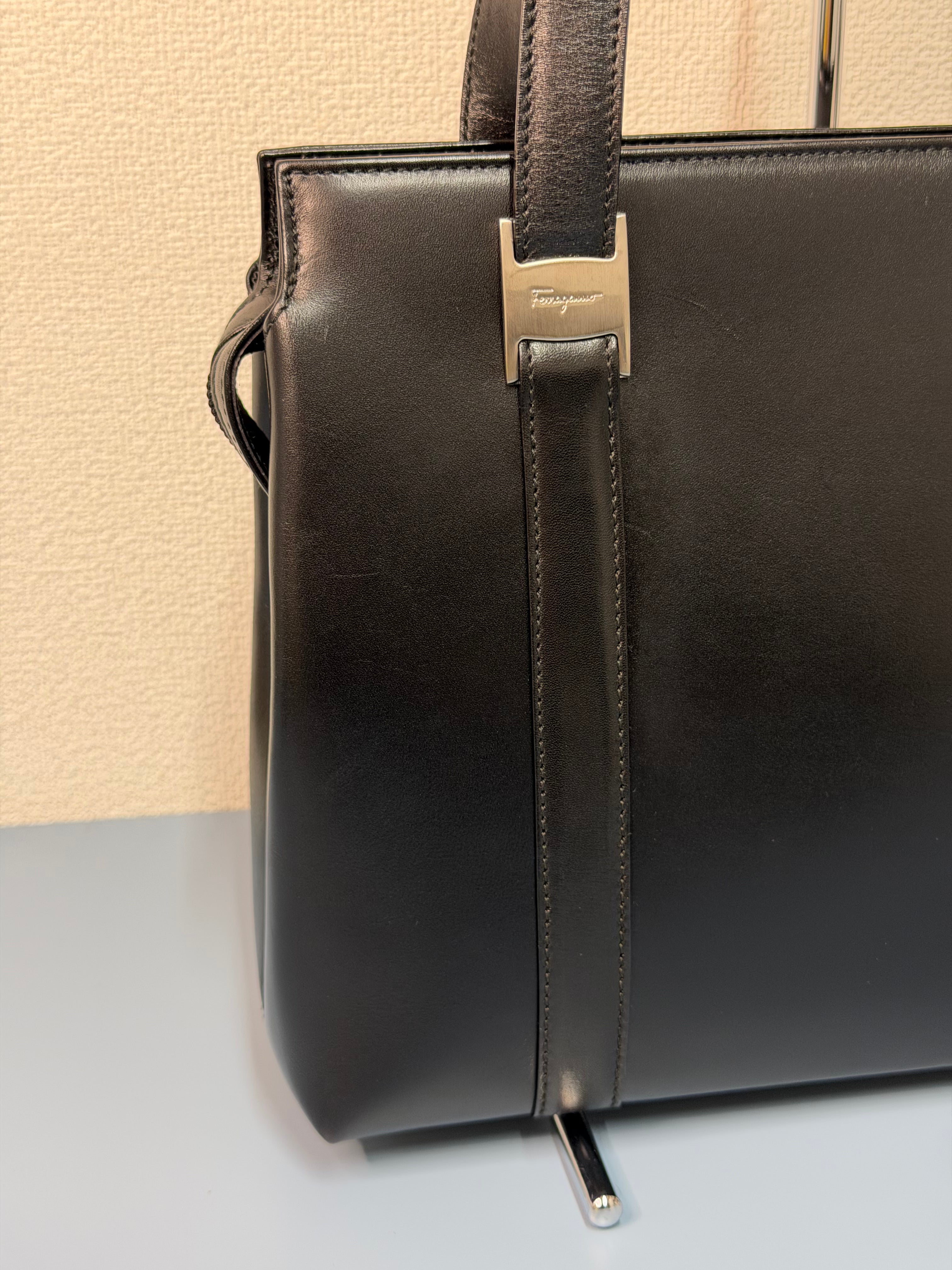 Borsa Tote Vintage di Salvatore Ferragamo in Pelle Nera