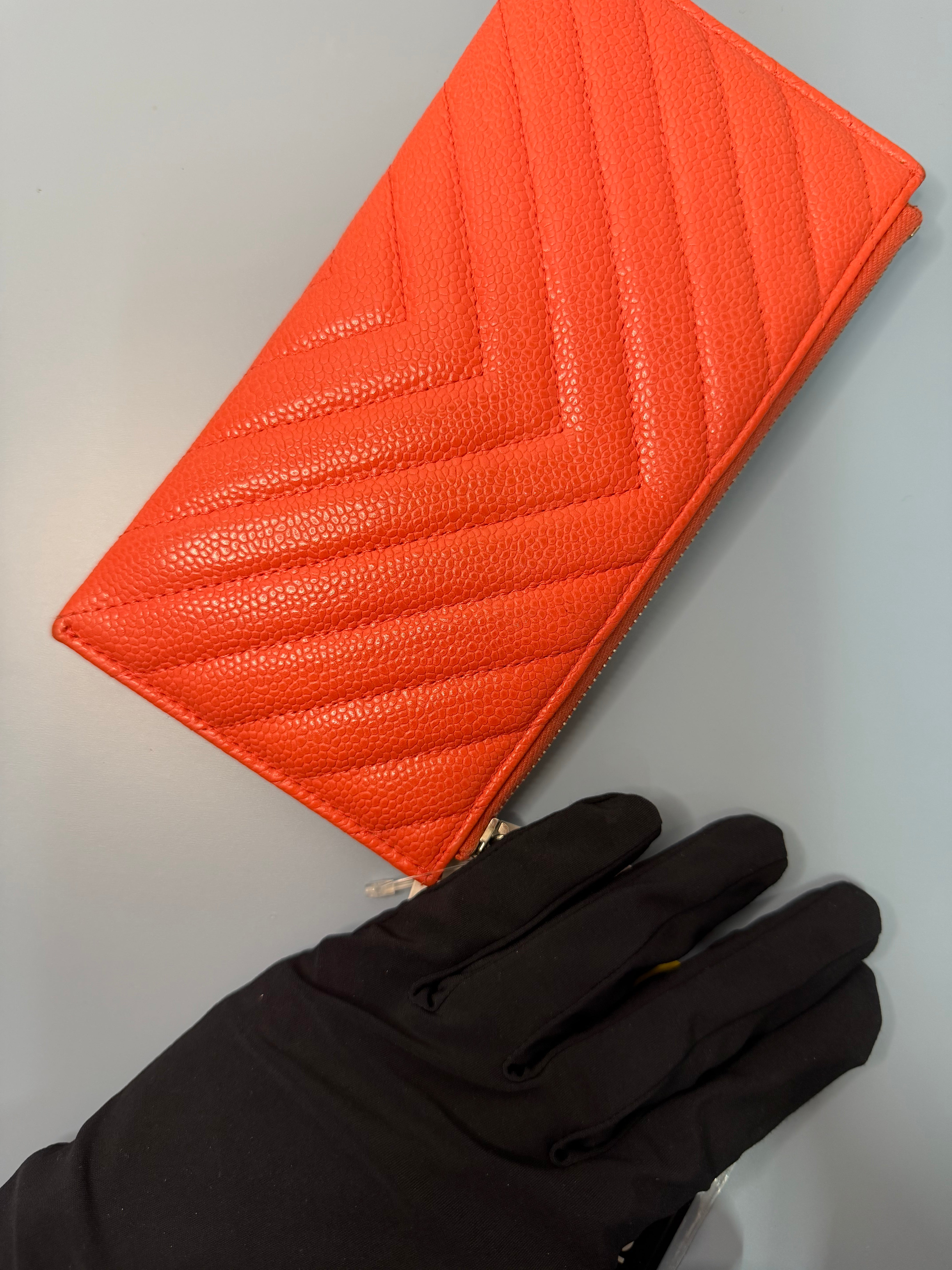 Portafoglio Chanel in Pelle Arancione con Motivo Chevron