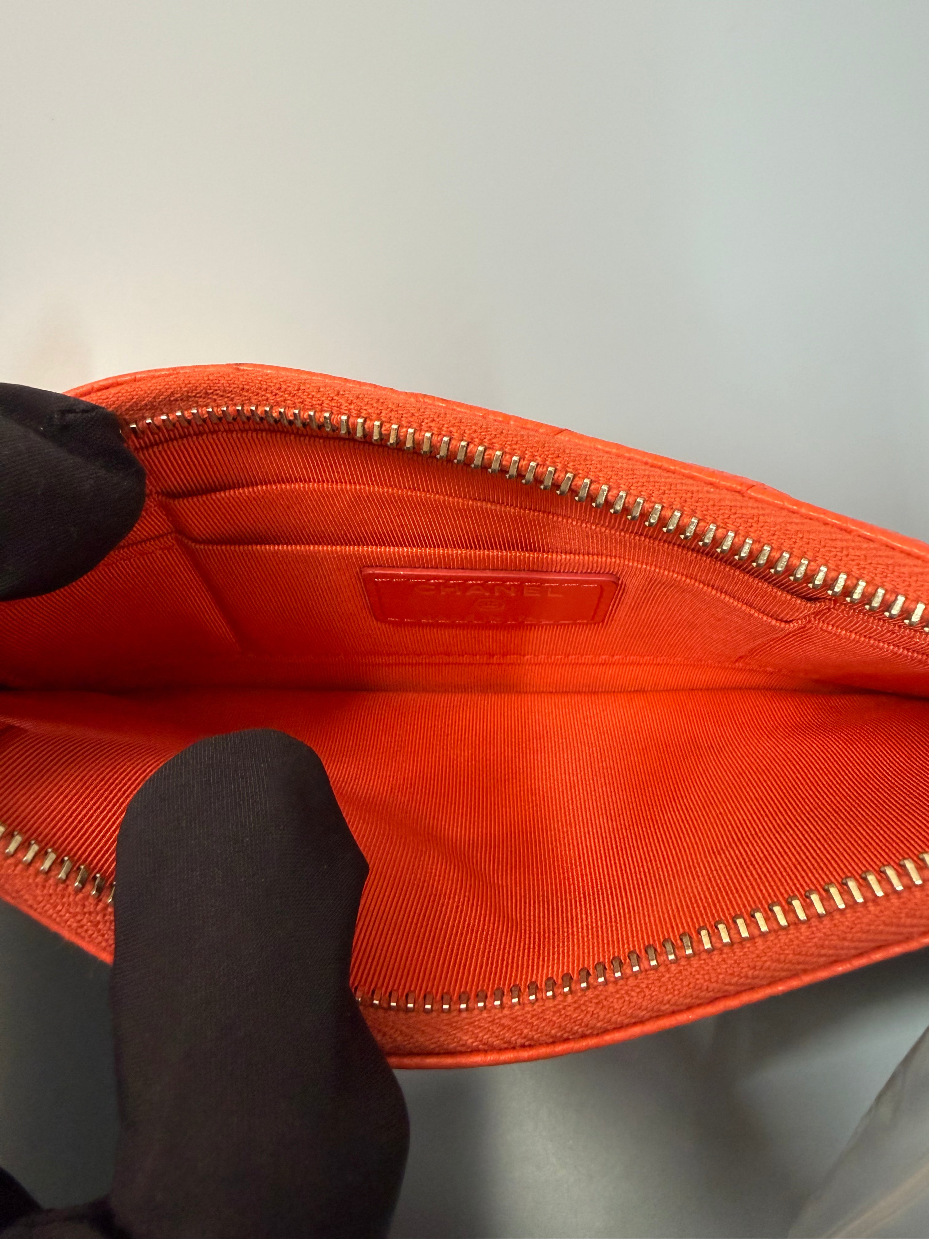 Portafoglio Chanel in Pelle Arancione con Motivo Chevron