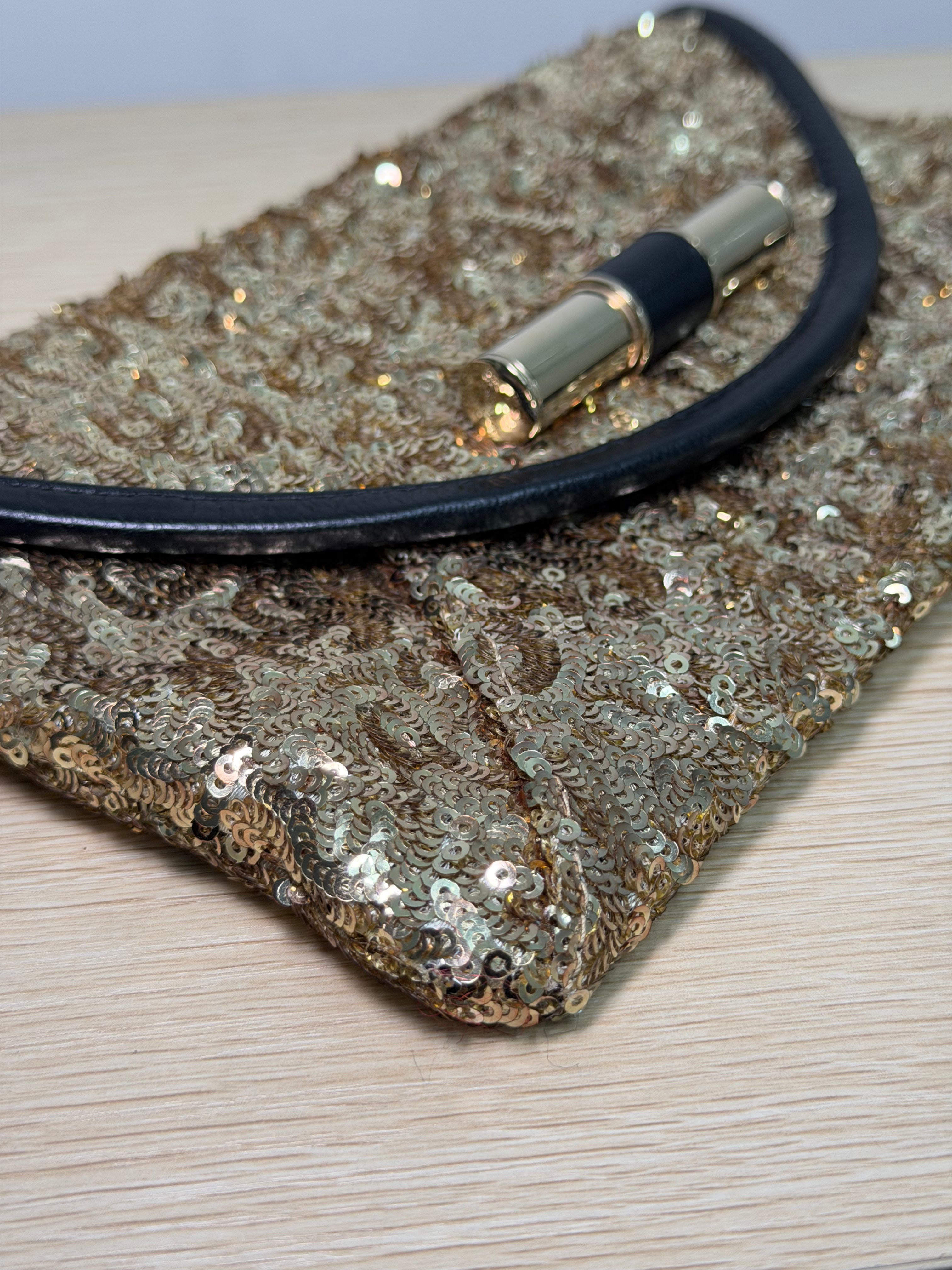 Pochette con Catena Jimmy Choo Rivestita in Paillettes Dorate e Rifinita in Pelle Nera