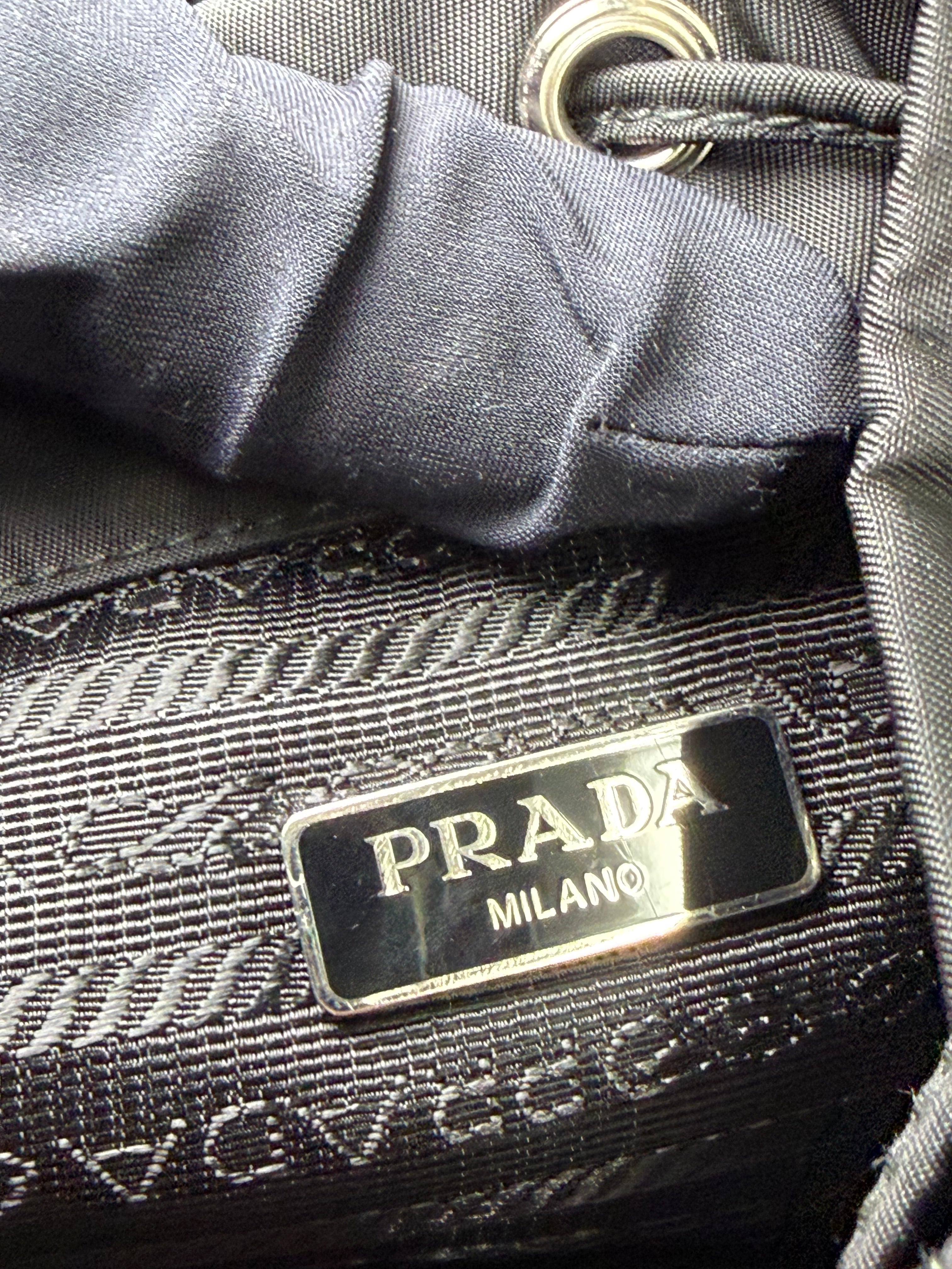 Pochette Prada a Sacca in Nylon Nero