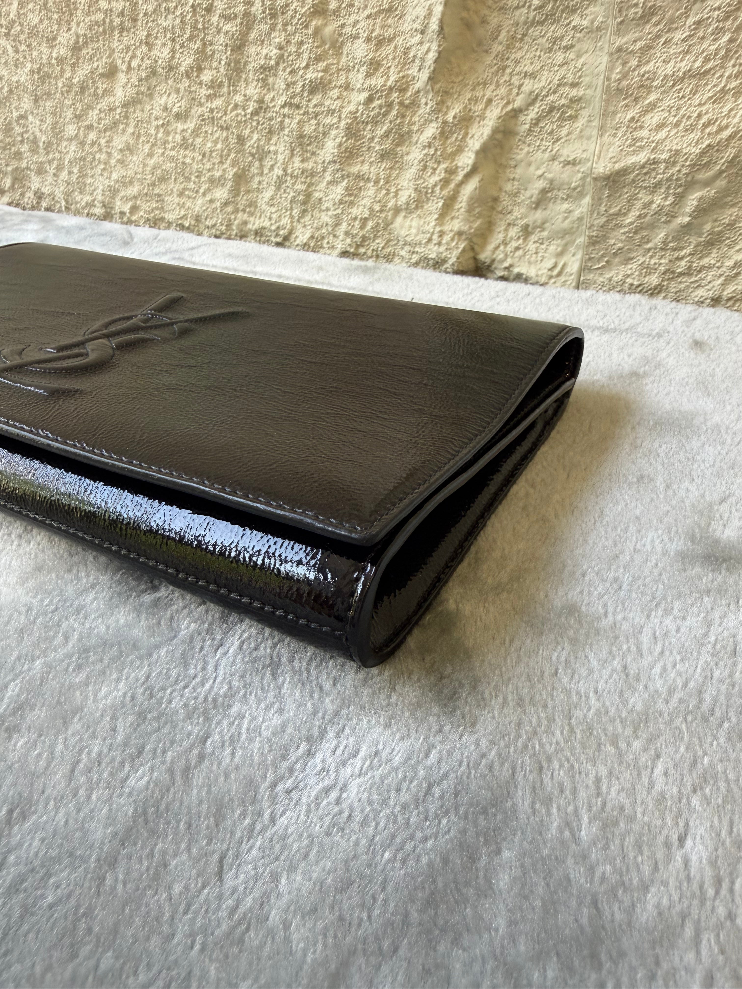 Pochette Saint Laurent Belle de Jour in Vernice
