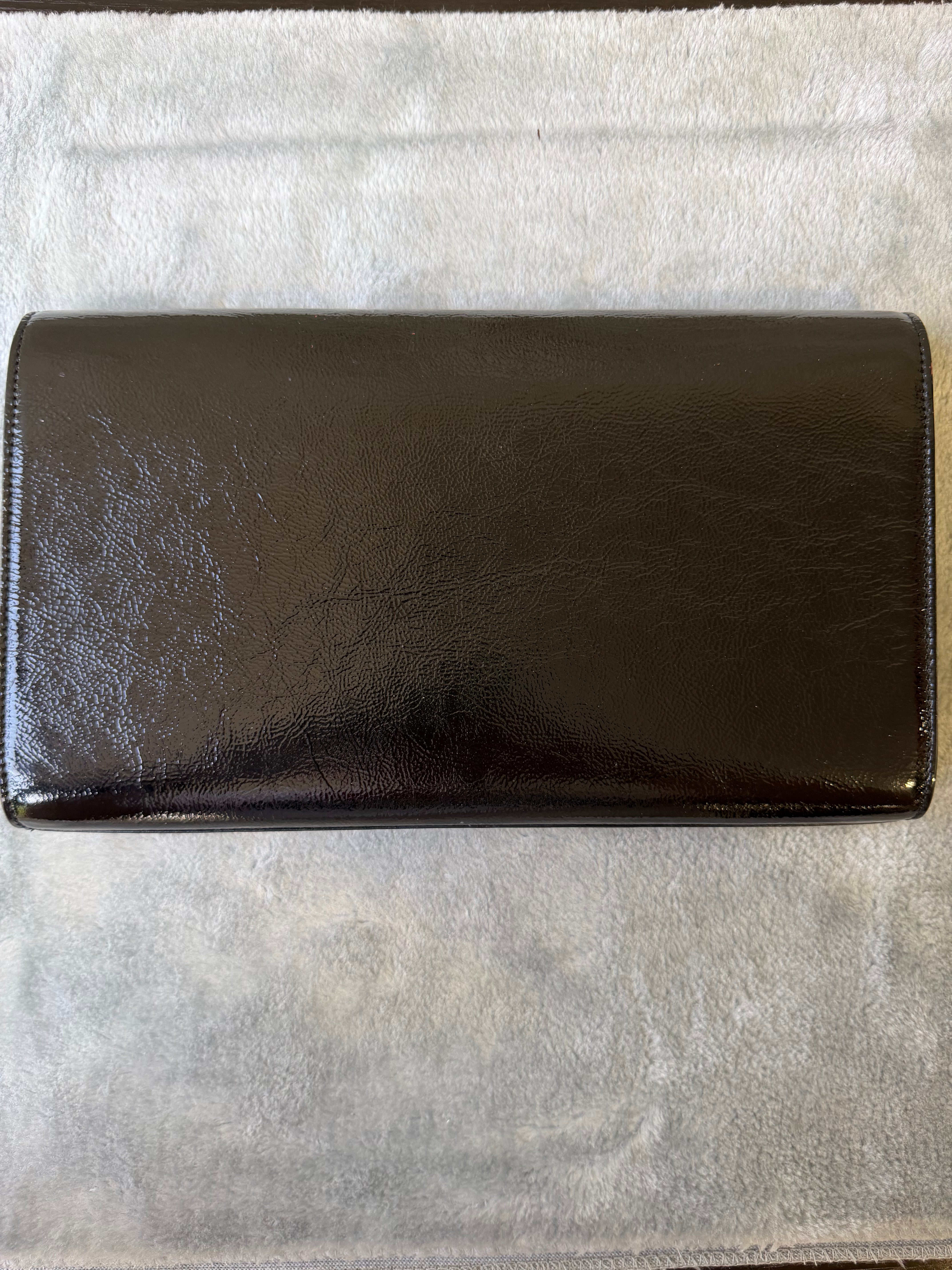 Pochette Saint Laurent Belle de Jour in Vernice