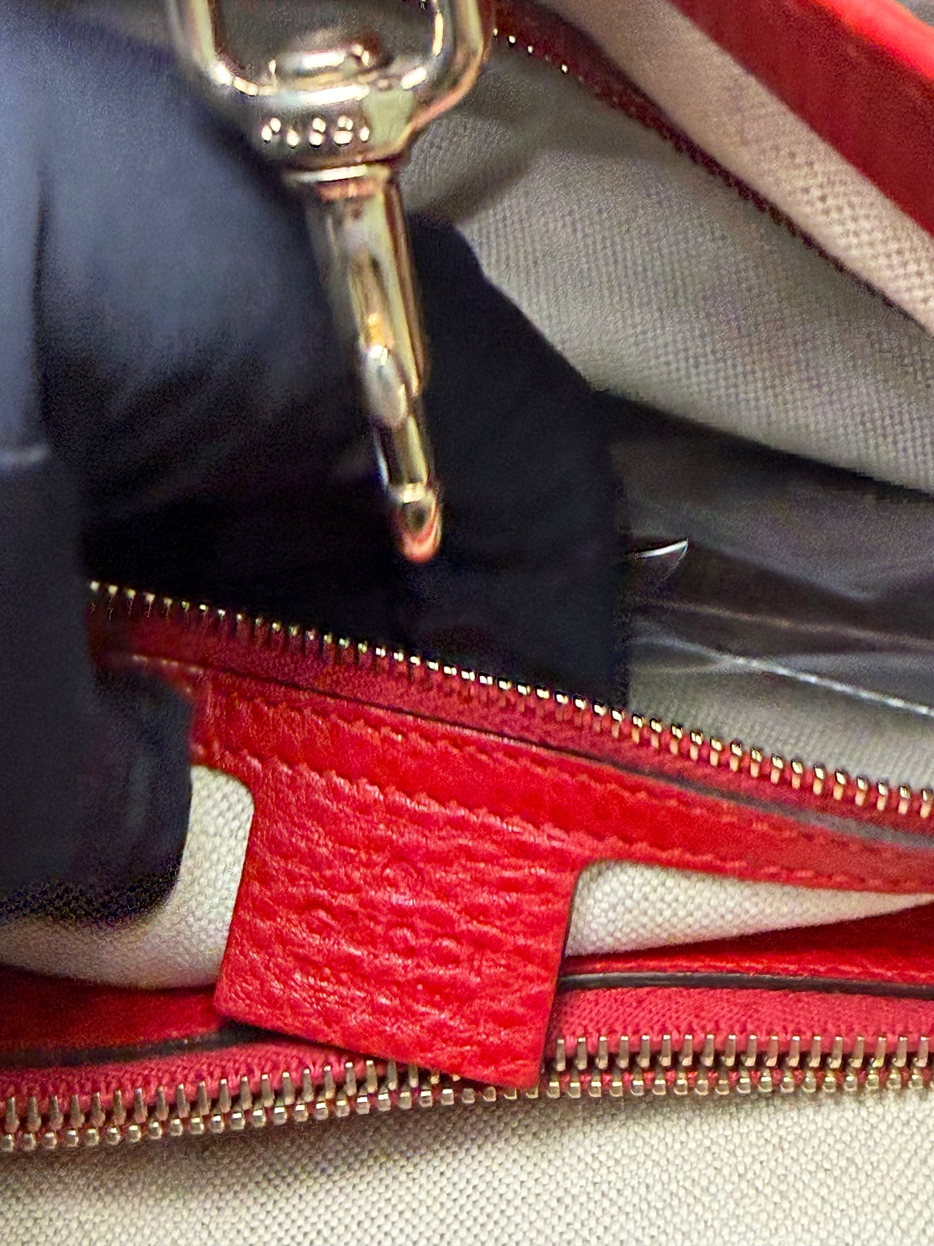 Borsa Tote Gucci Bella in Tela GG Beige con Manici Intrecciati in Pelle Rossa