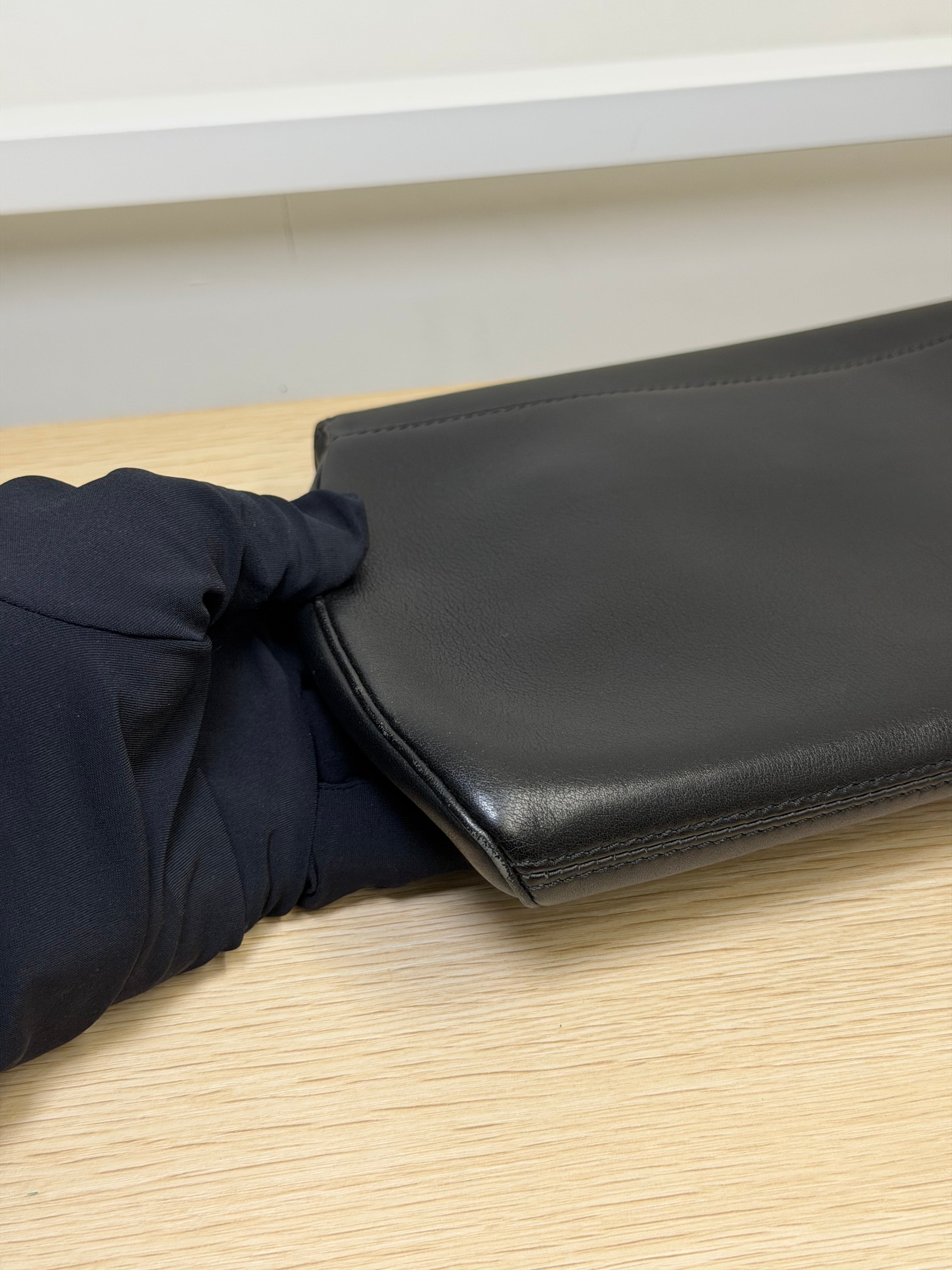 Pochette Vintage in Pelle Nera di Cartier